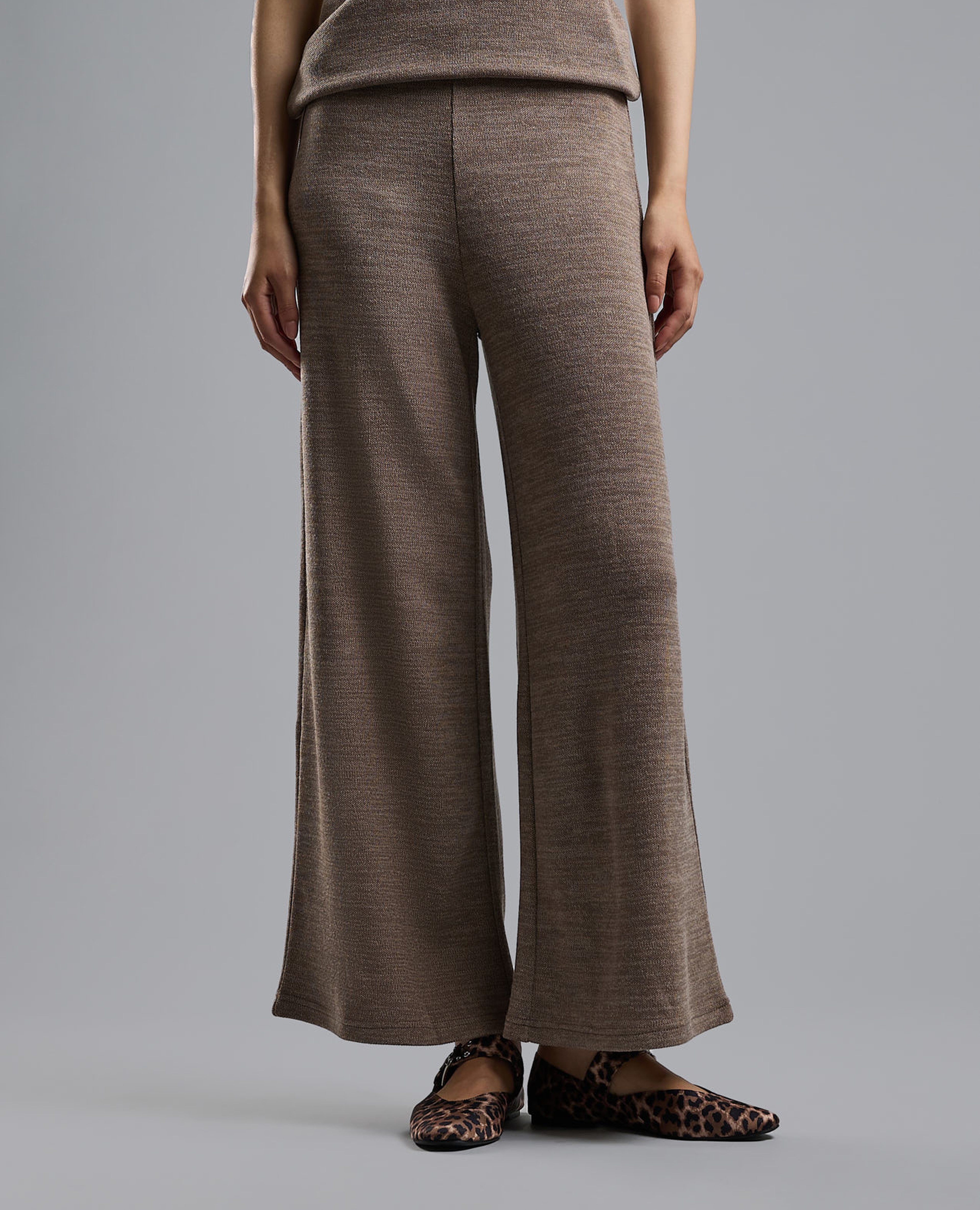 بنطال سادة محبوك بخصر مرن