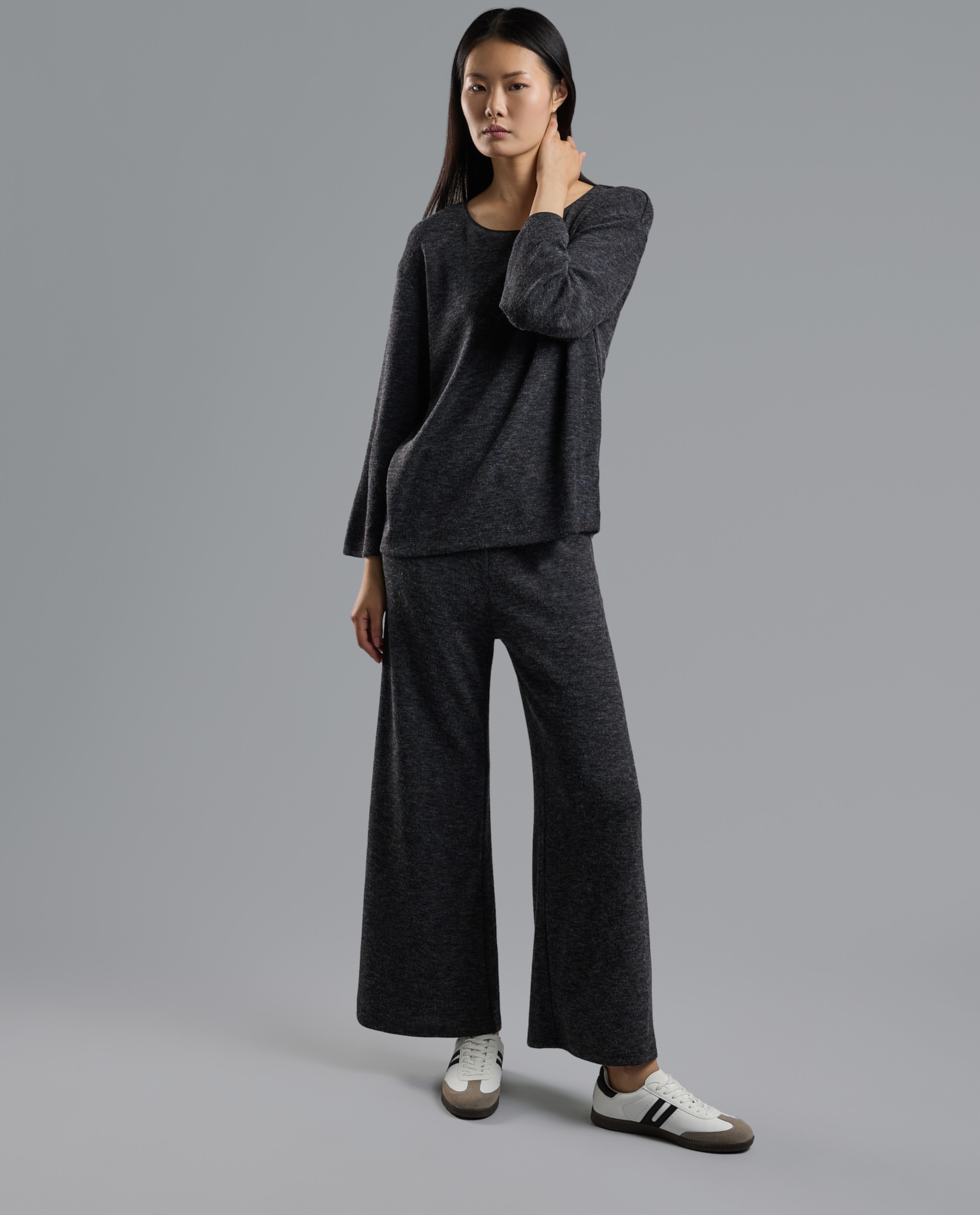 Textured Knit Top with Round Neck and Long Sleeves