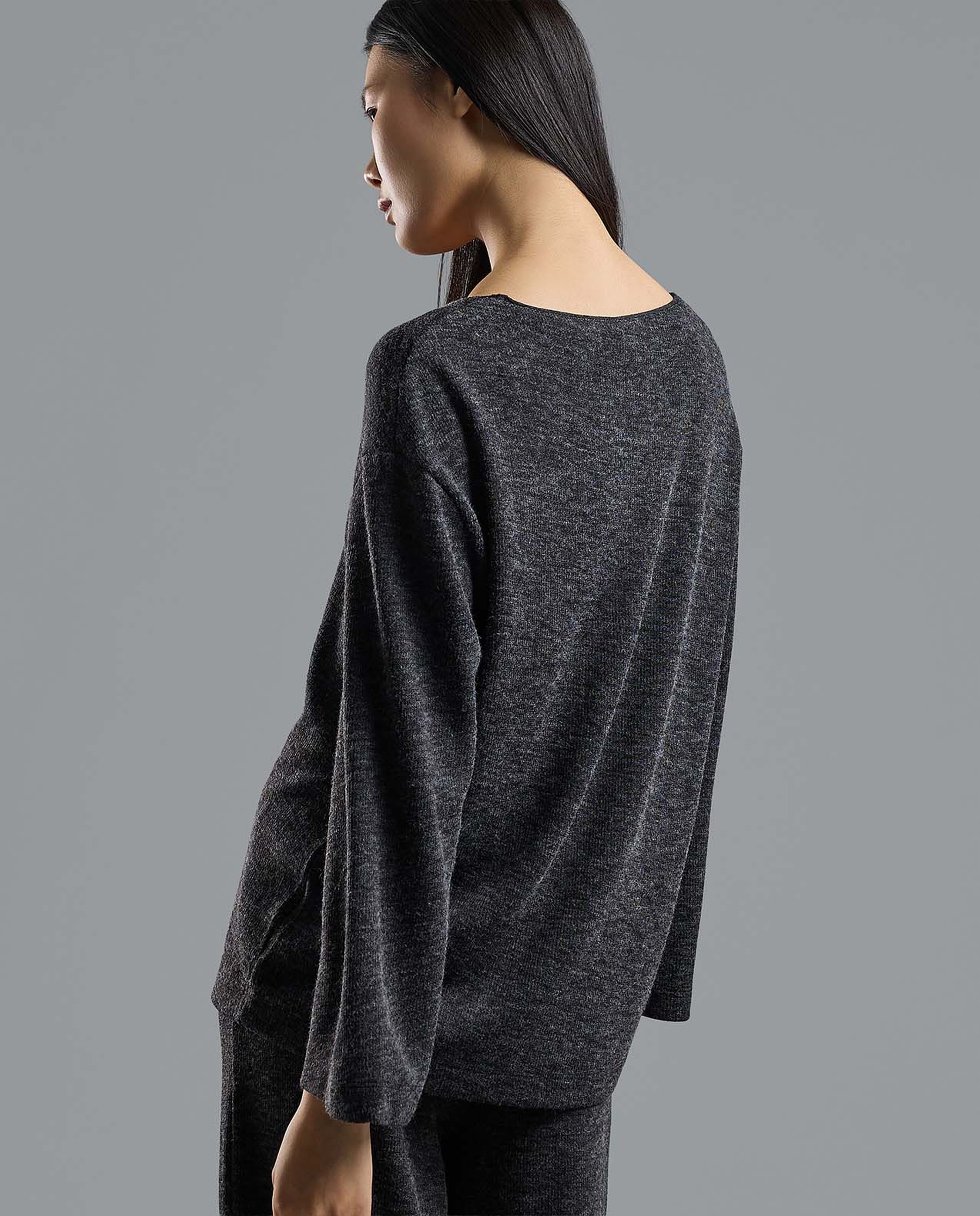Textured Knit Top with Round Neck and Long Sleeves