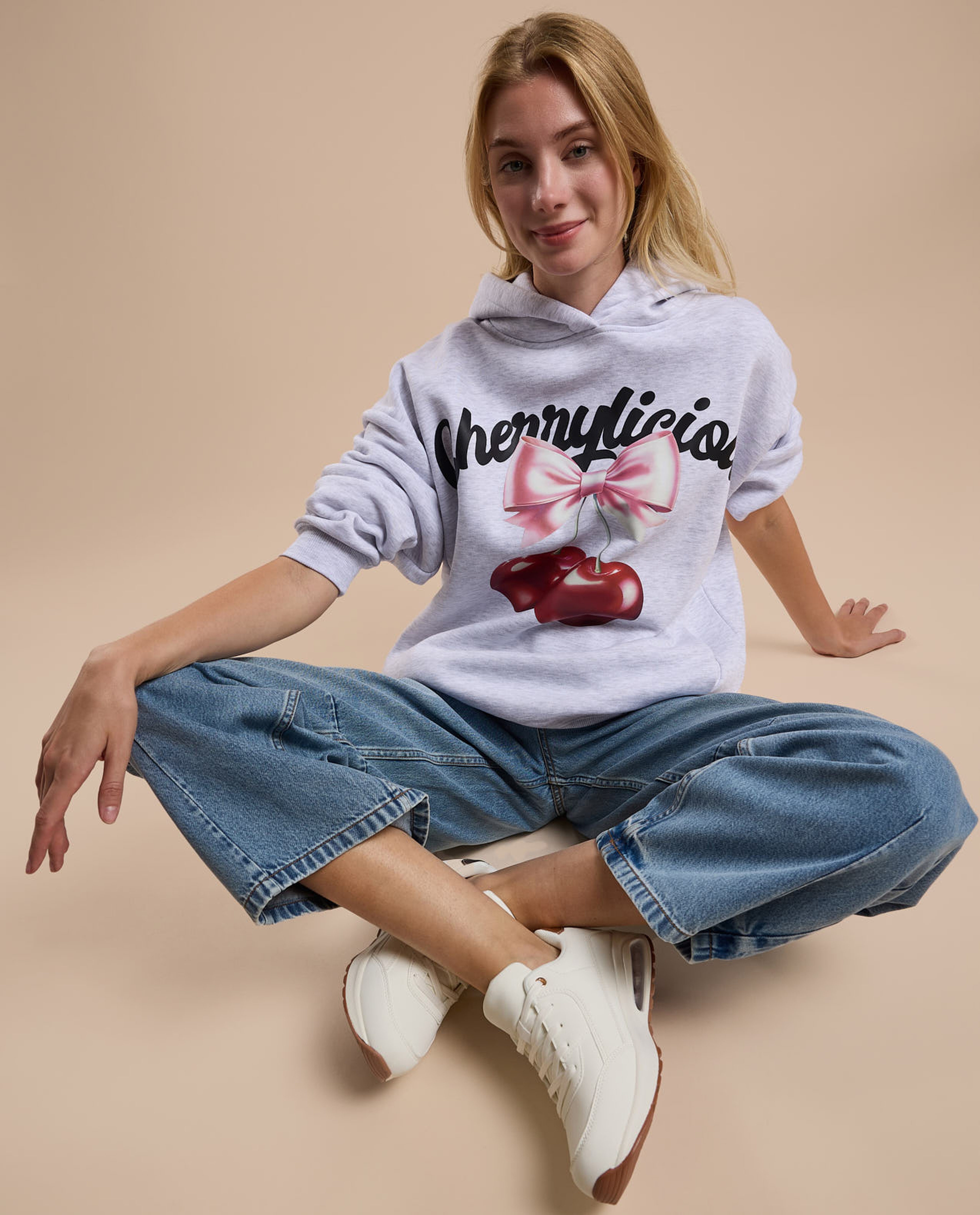 هودي واسع بكم طويل وطبعة