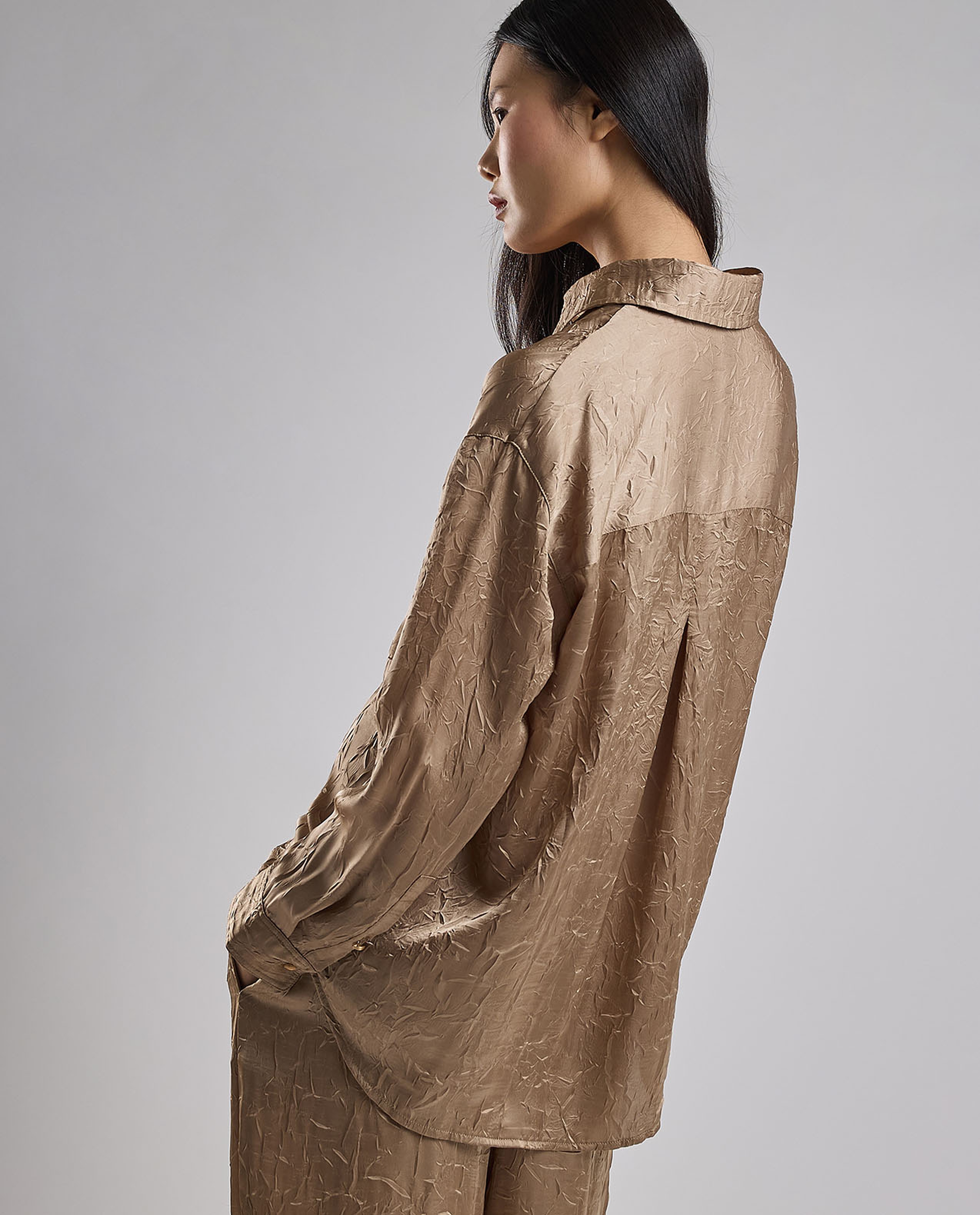 Crinkled Shirt with Classic Collar and Long Sleeves