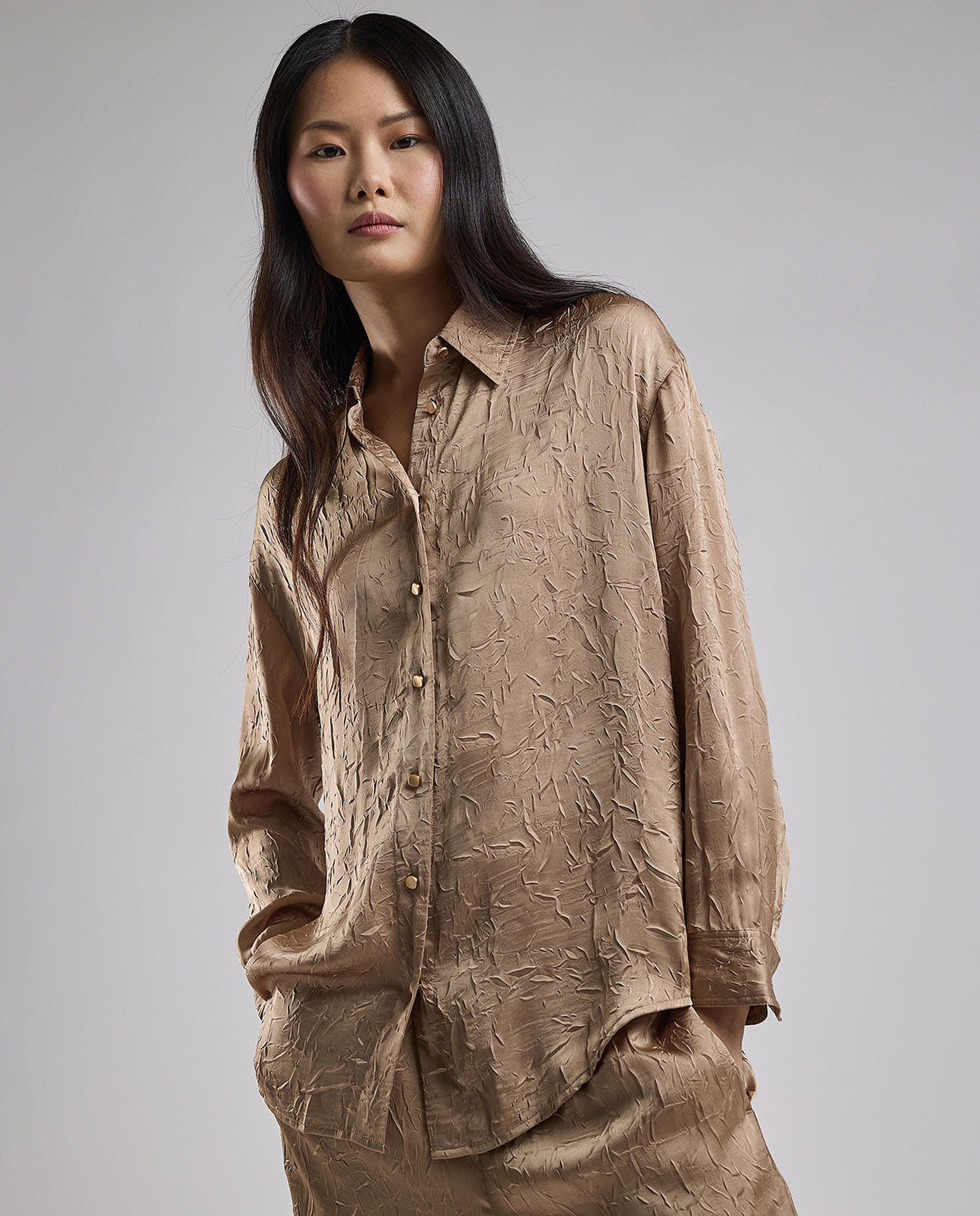 Crinkled Shirt with Classic Collar and Long Sleeves