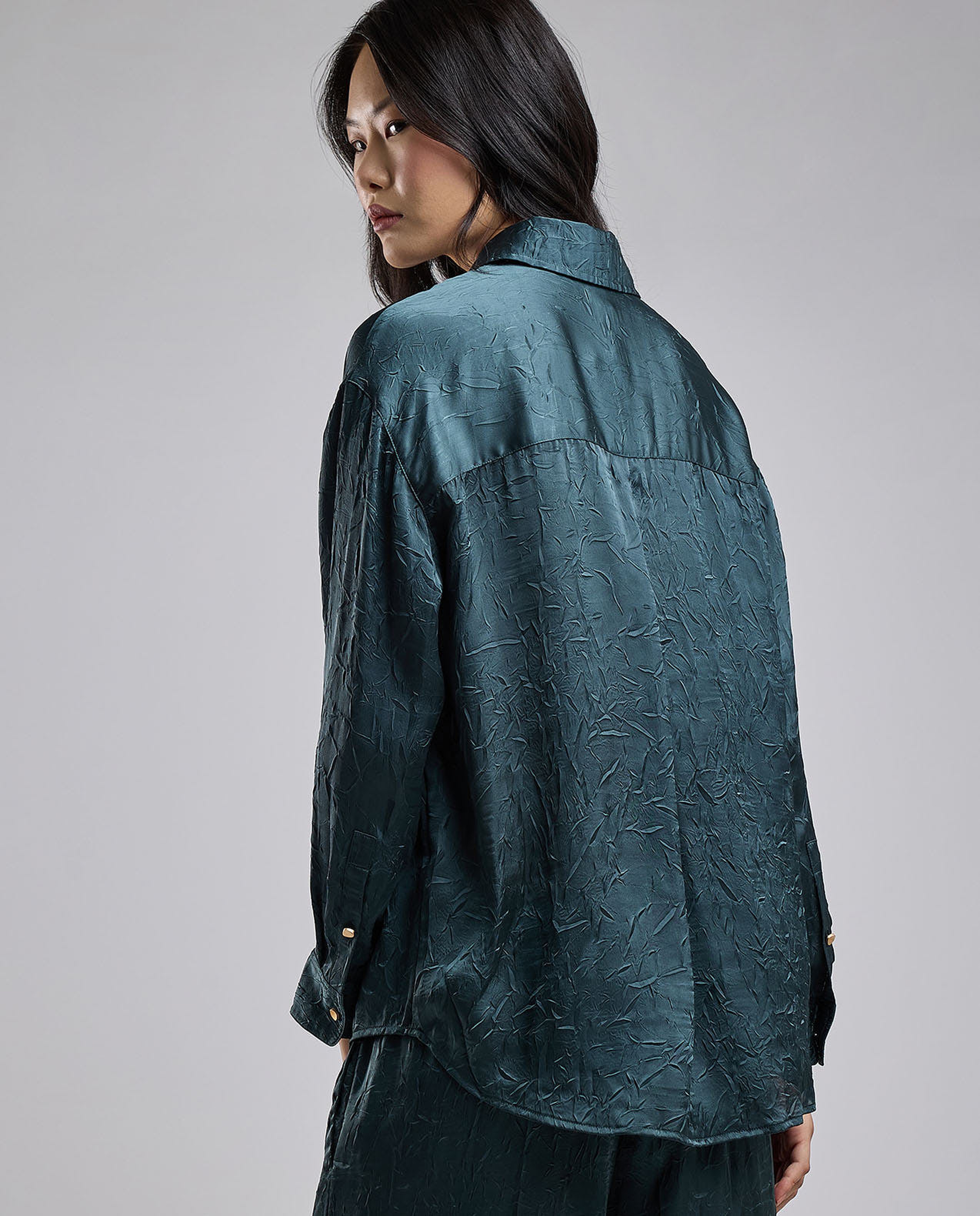 Crinkled Shirt with Classic Collar and Long Sleeves