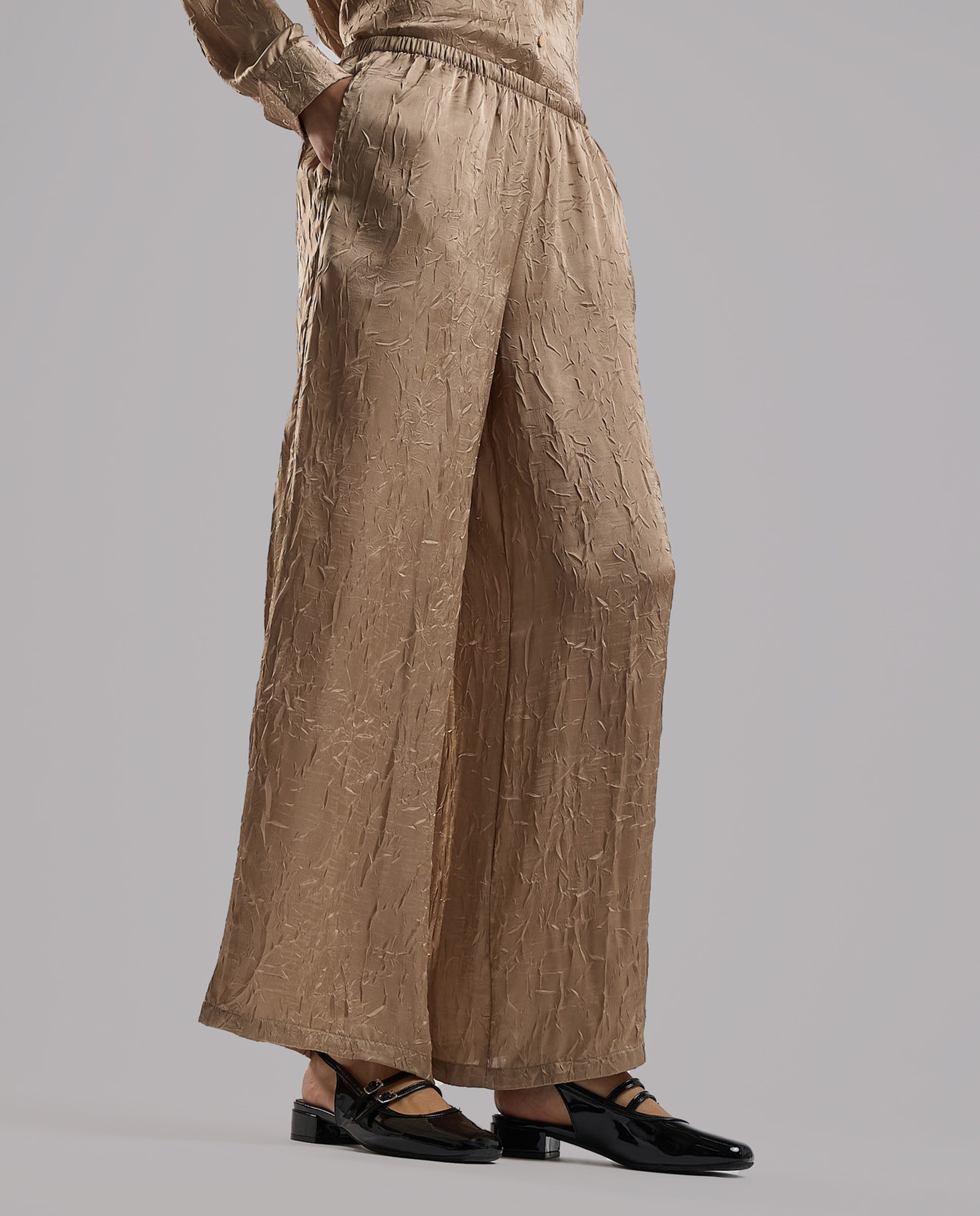 Crinkled Pants with Elastic Waist