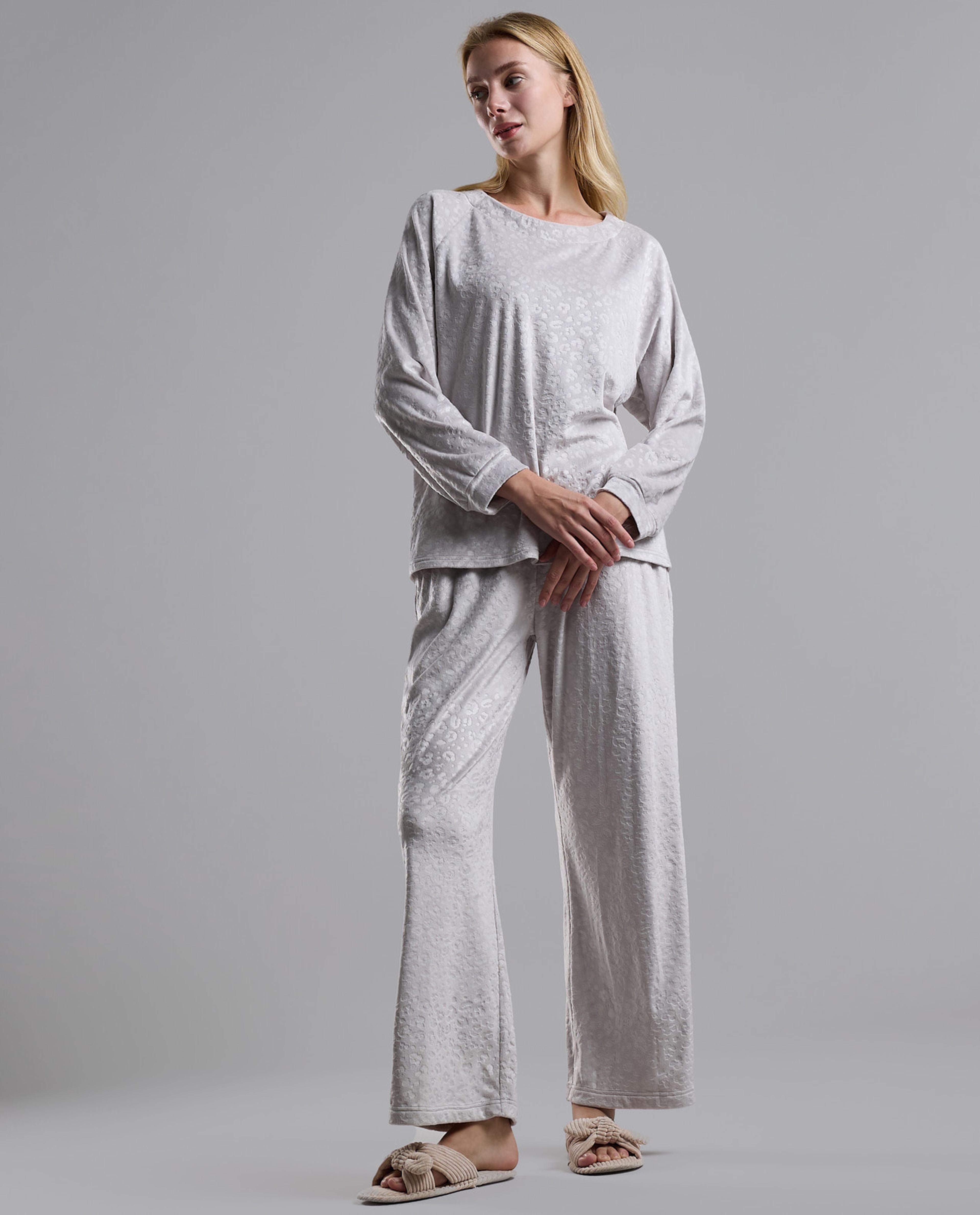 Self Patterned Long Sleeves Pyjama Set