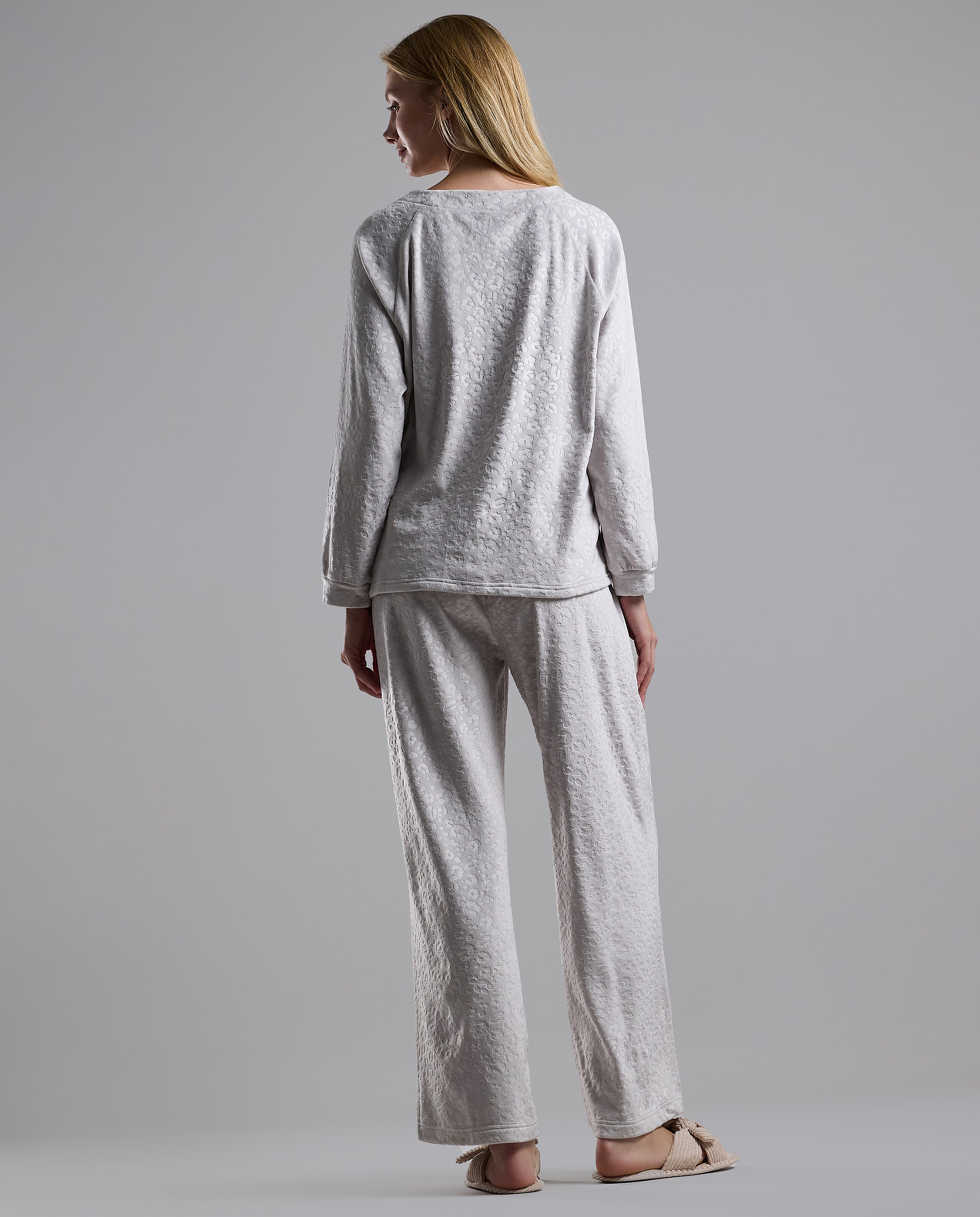 Self Patterned Long Sleeves Pyjama Set