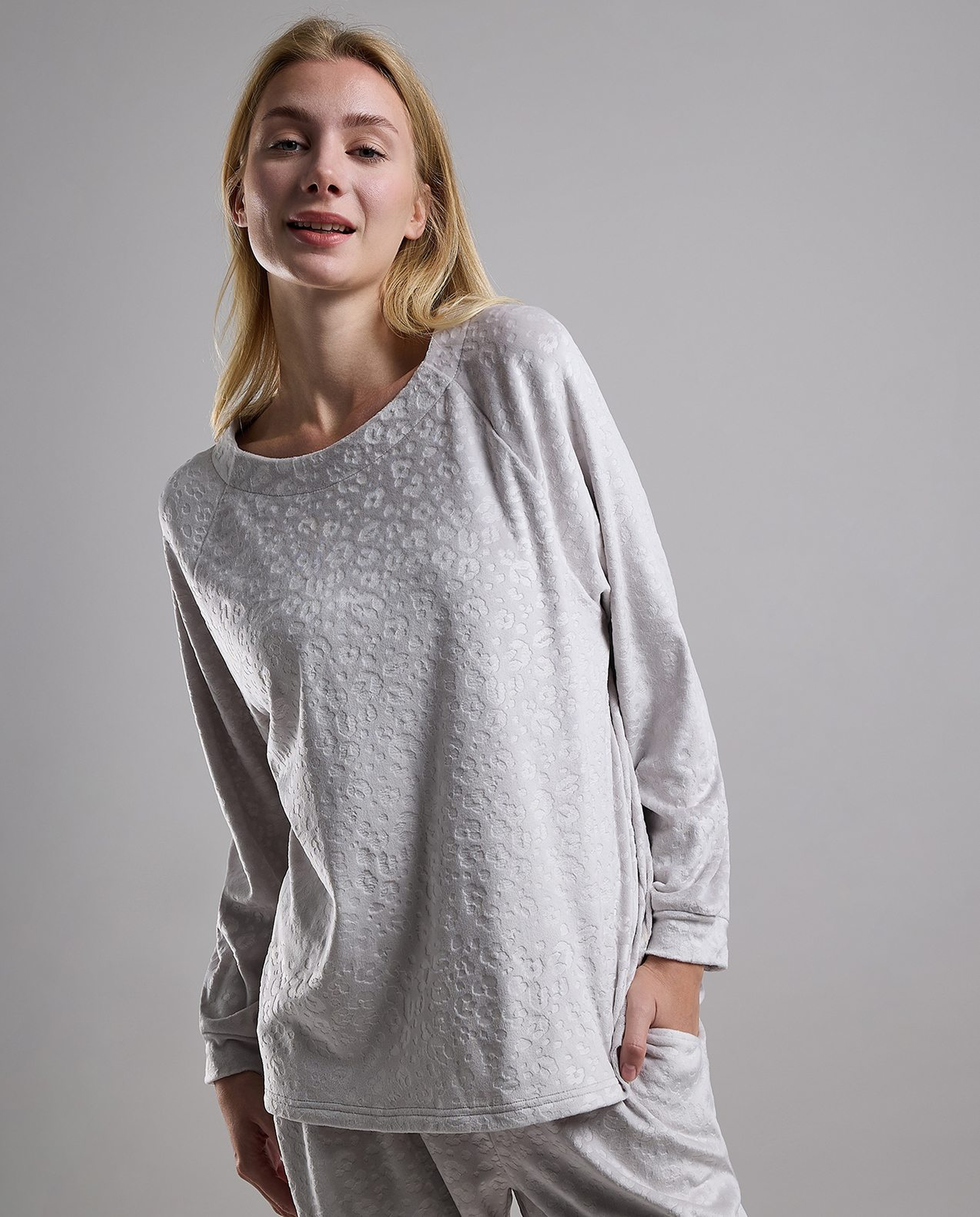 Self Patterned Long Sleeves Pyjama Set