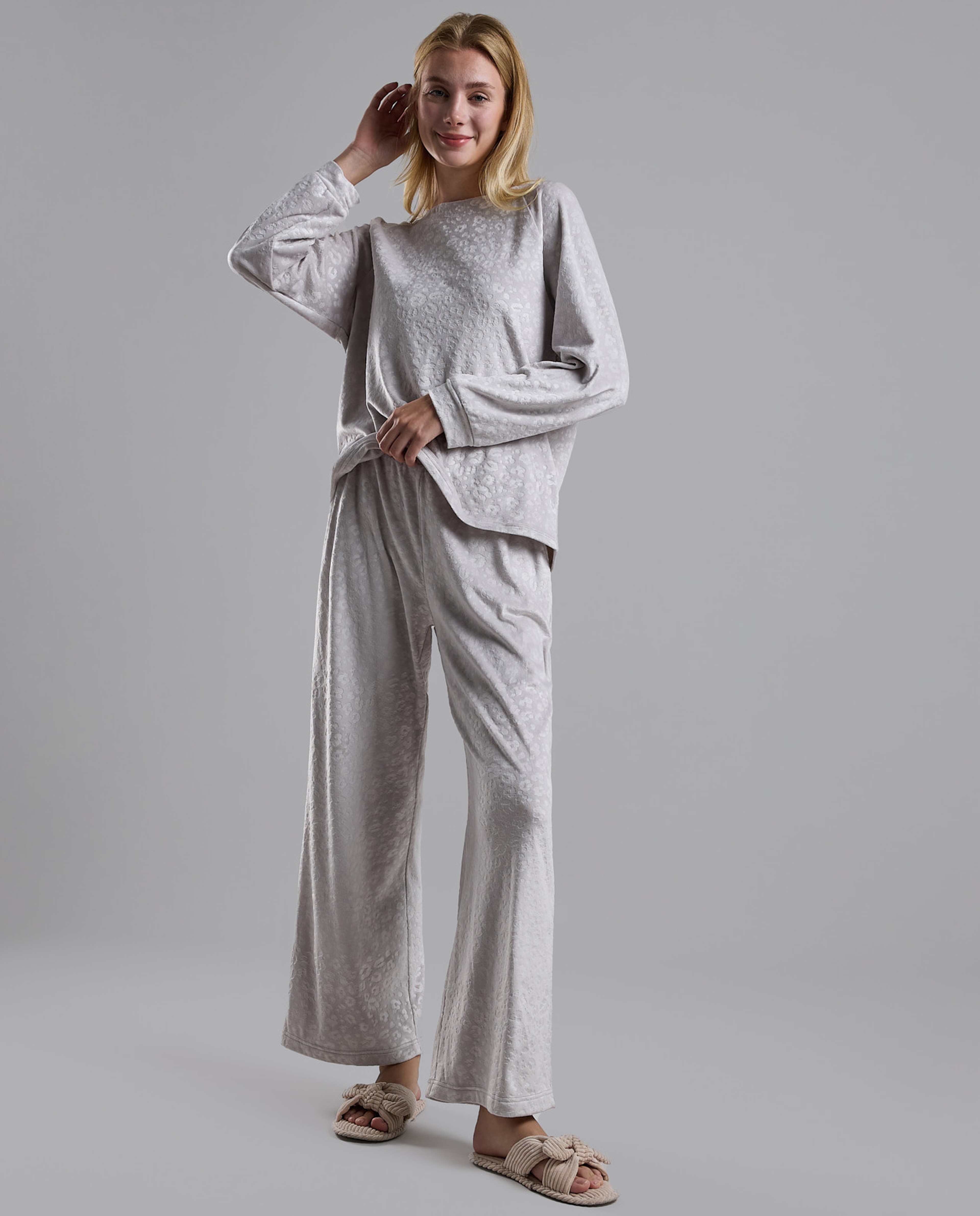 Self Patterned Long Sleeves Pyjama Set
