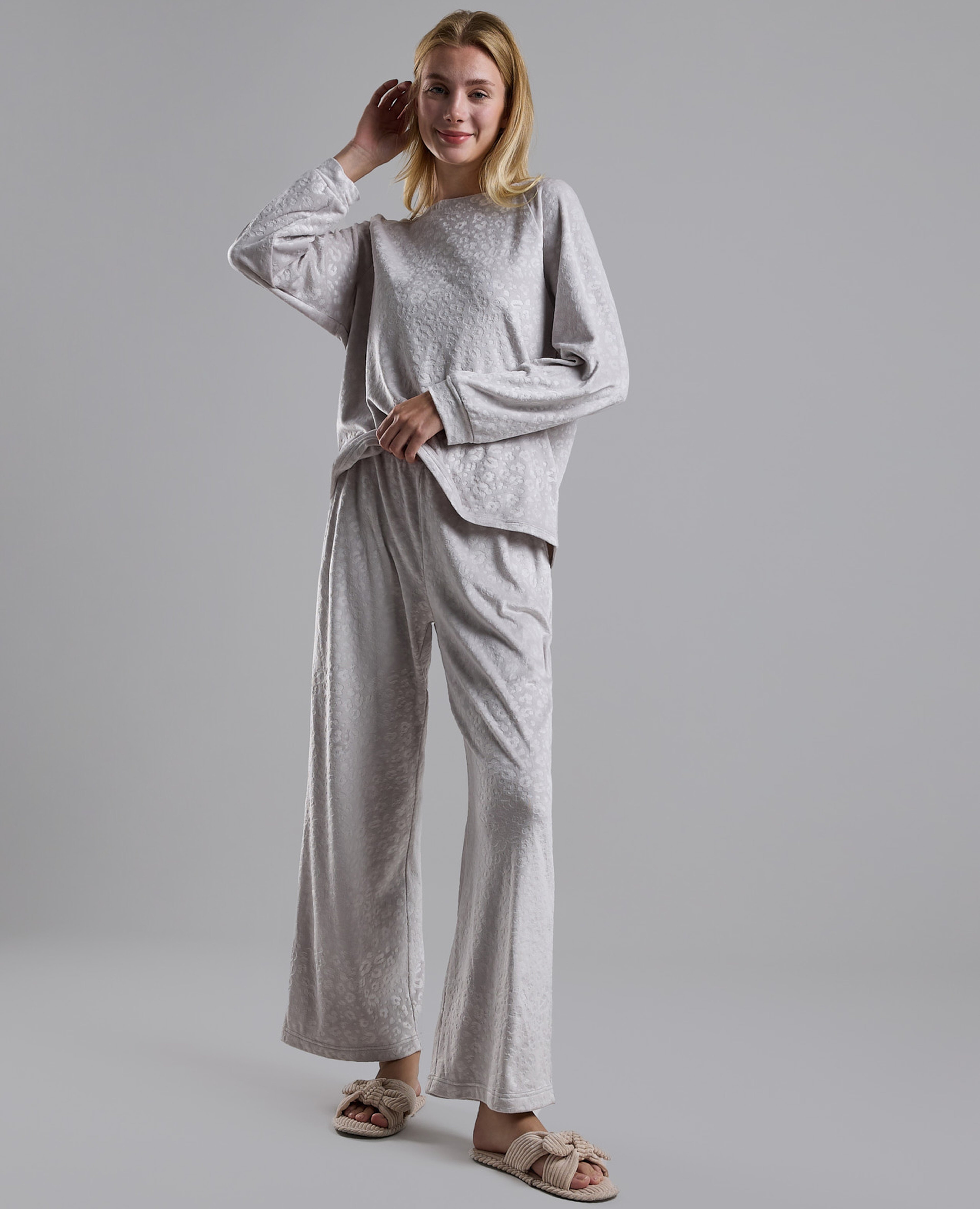 Self Patterned Long Sleeves Pyjama Set
