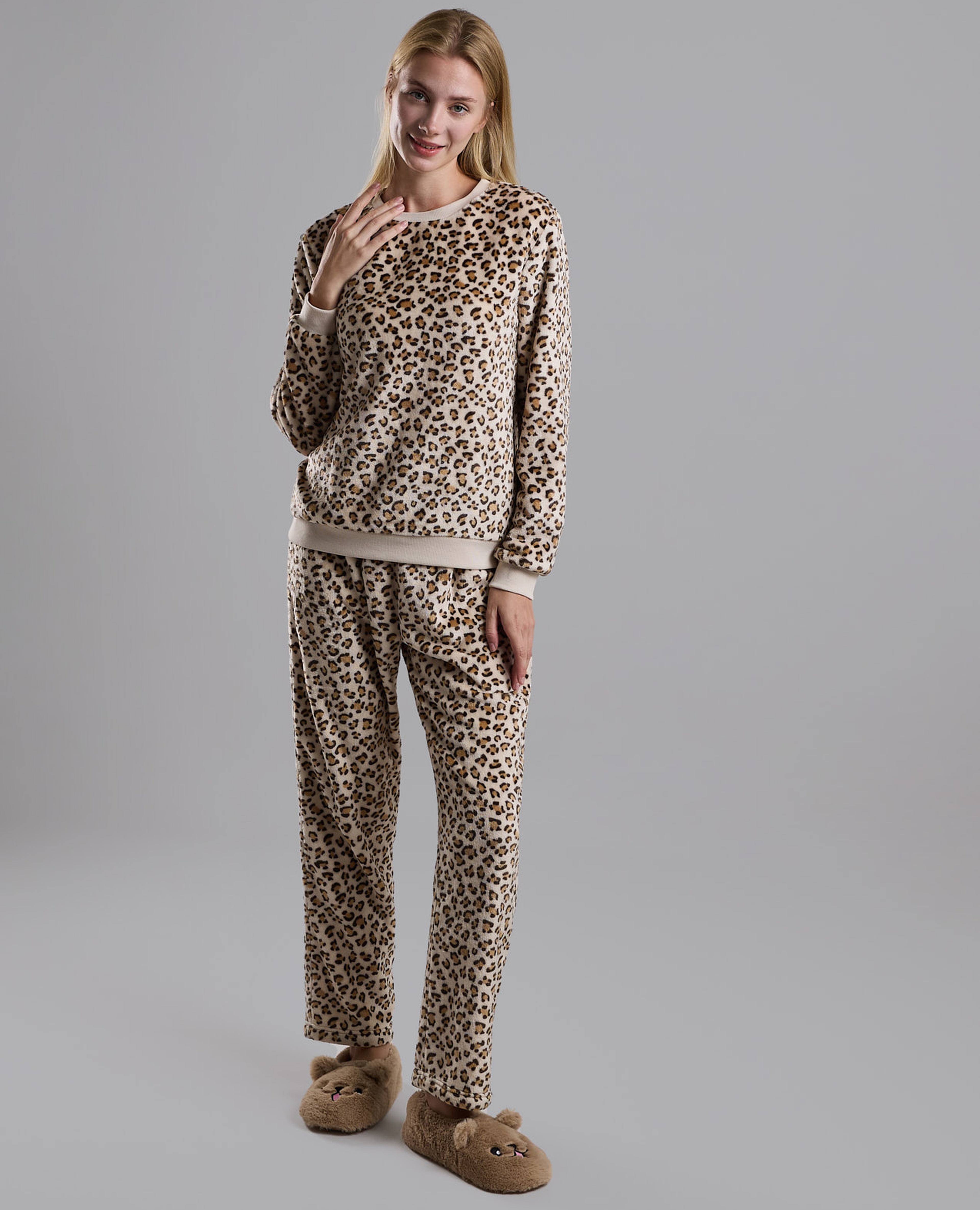 طقم بيجاما صوف بنقشة حيوانات