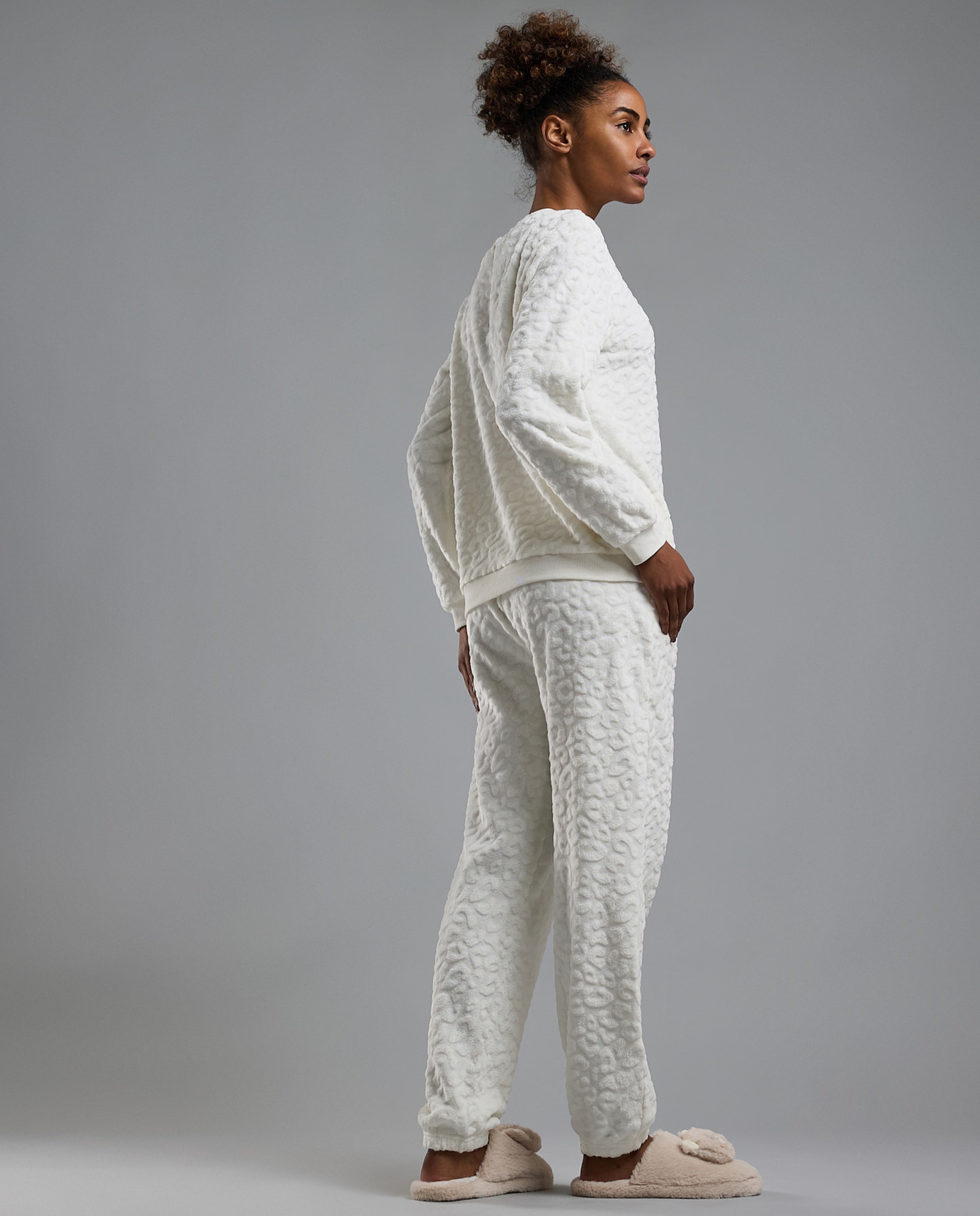 Self Patterned Long Sleeves Pyjama Set