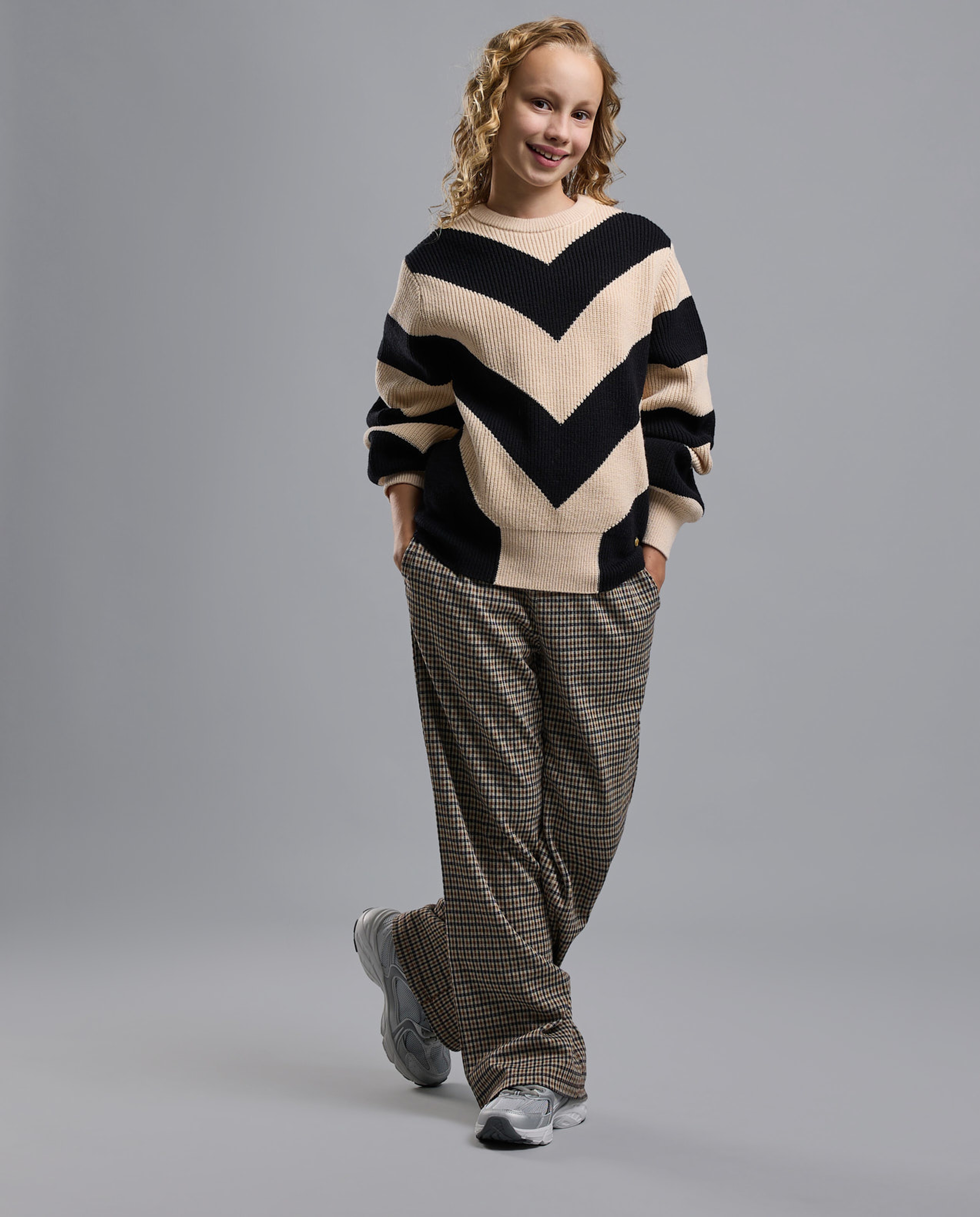 Patterned Sweater with Crew Neck and Long Sleeves