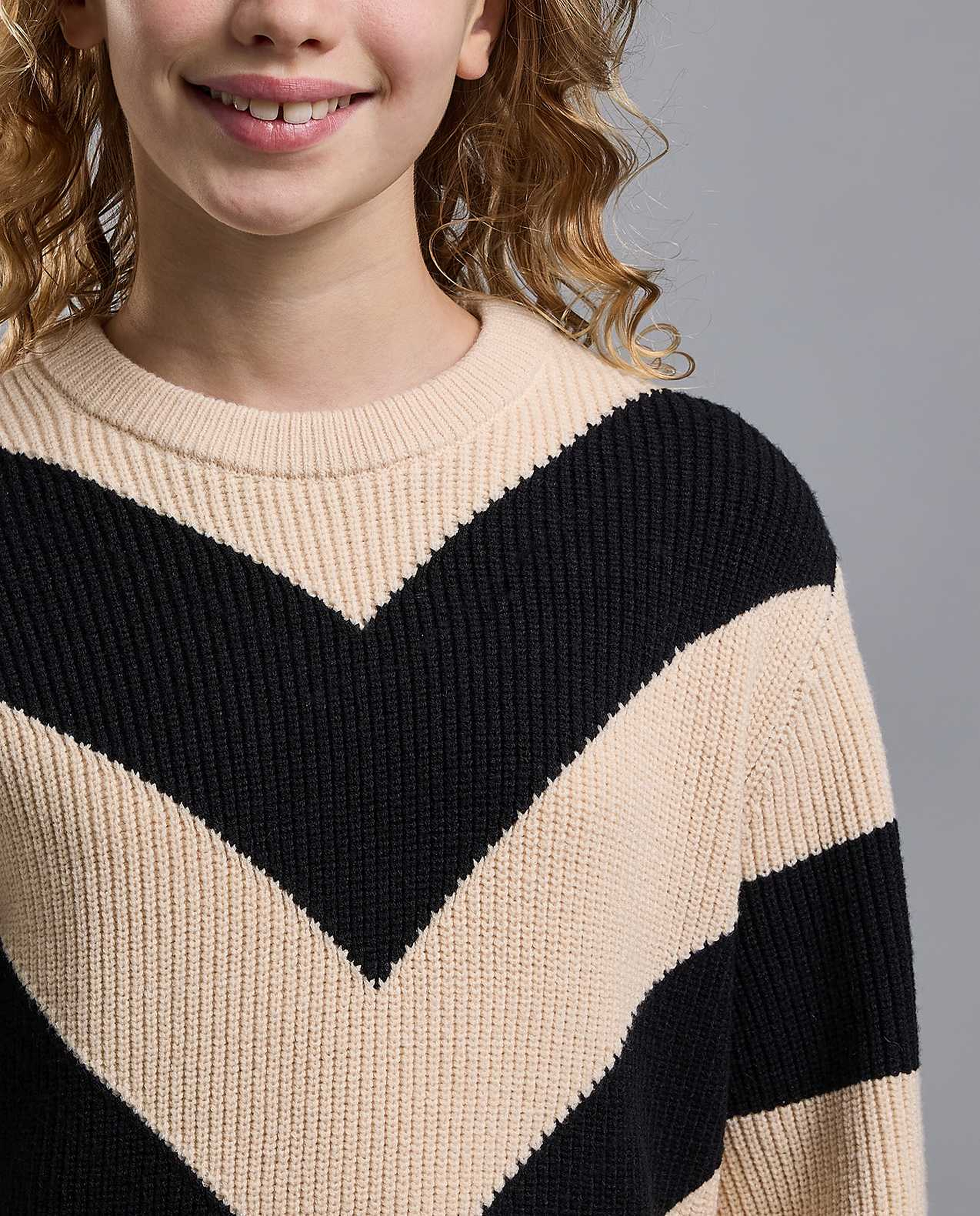 Patterned Sweater with Crew Neck and Long Sleeves