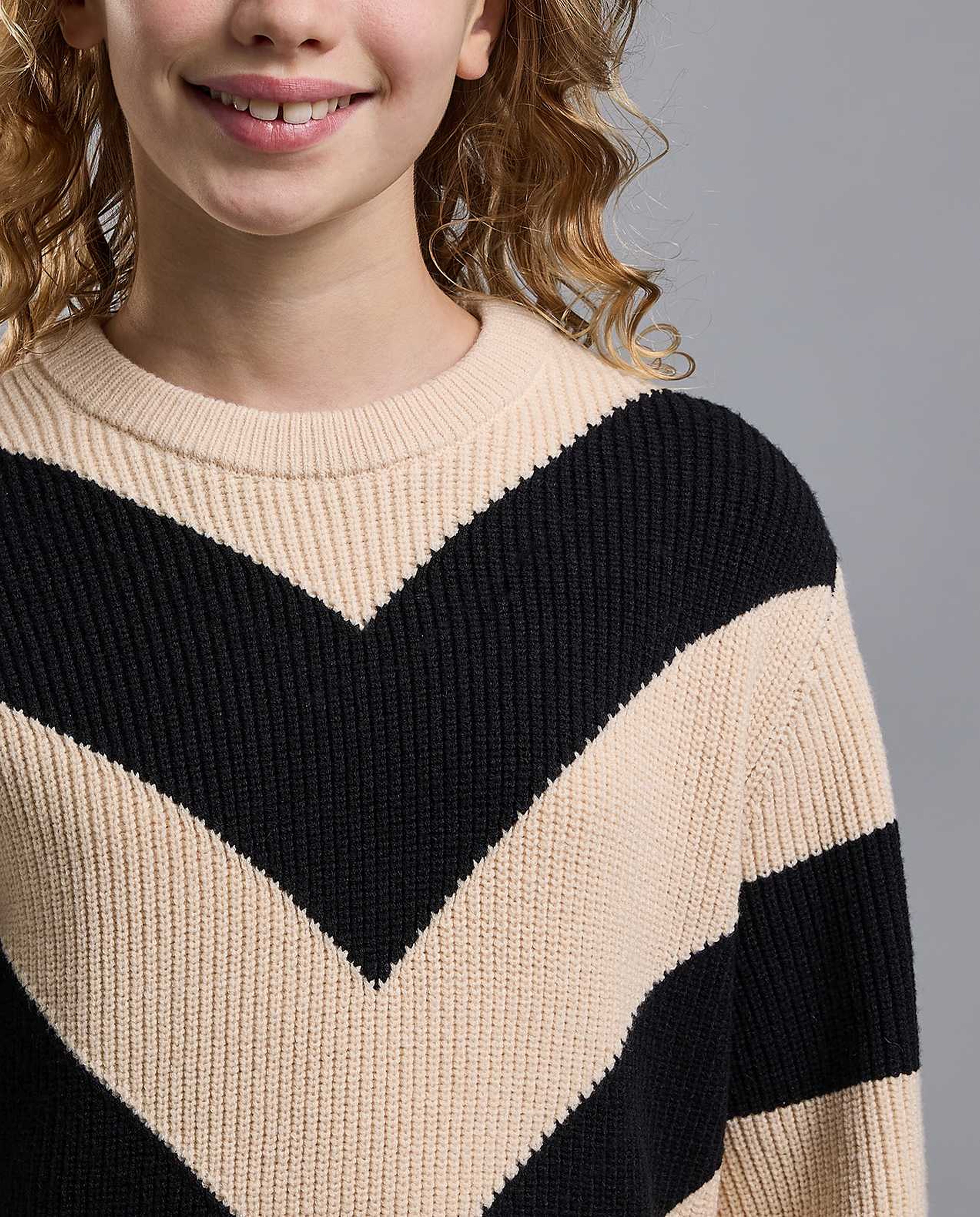 Patterned Sweater with Crew Neck and Long Sleeves