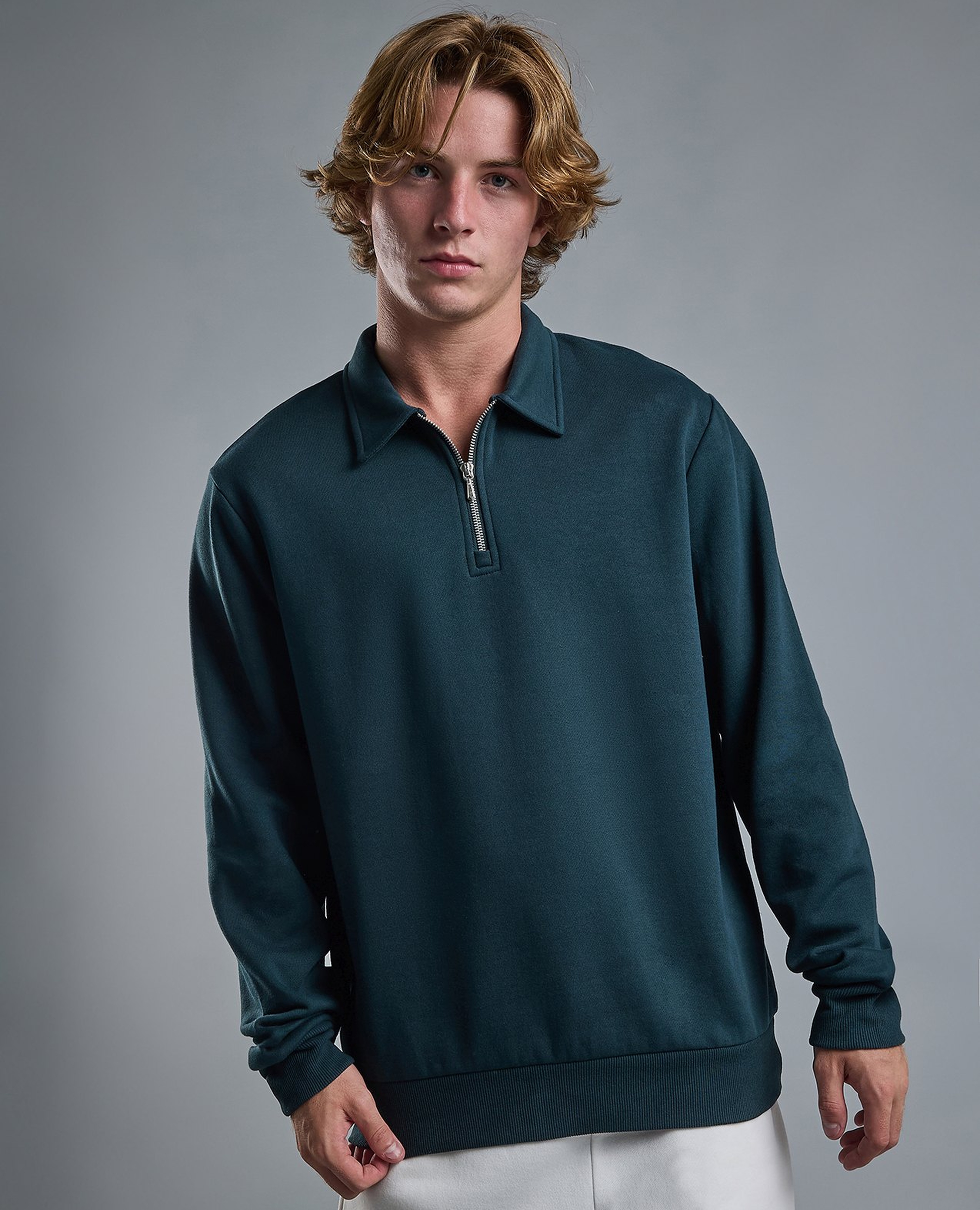 سويتشيرت سادة بياقة قميص وبكم طويل