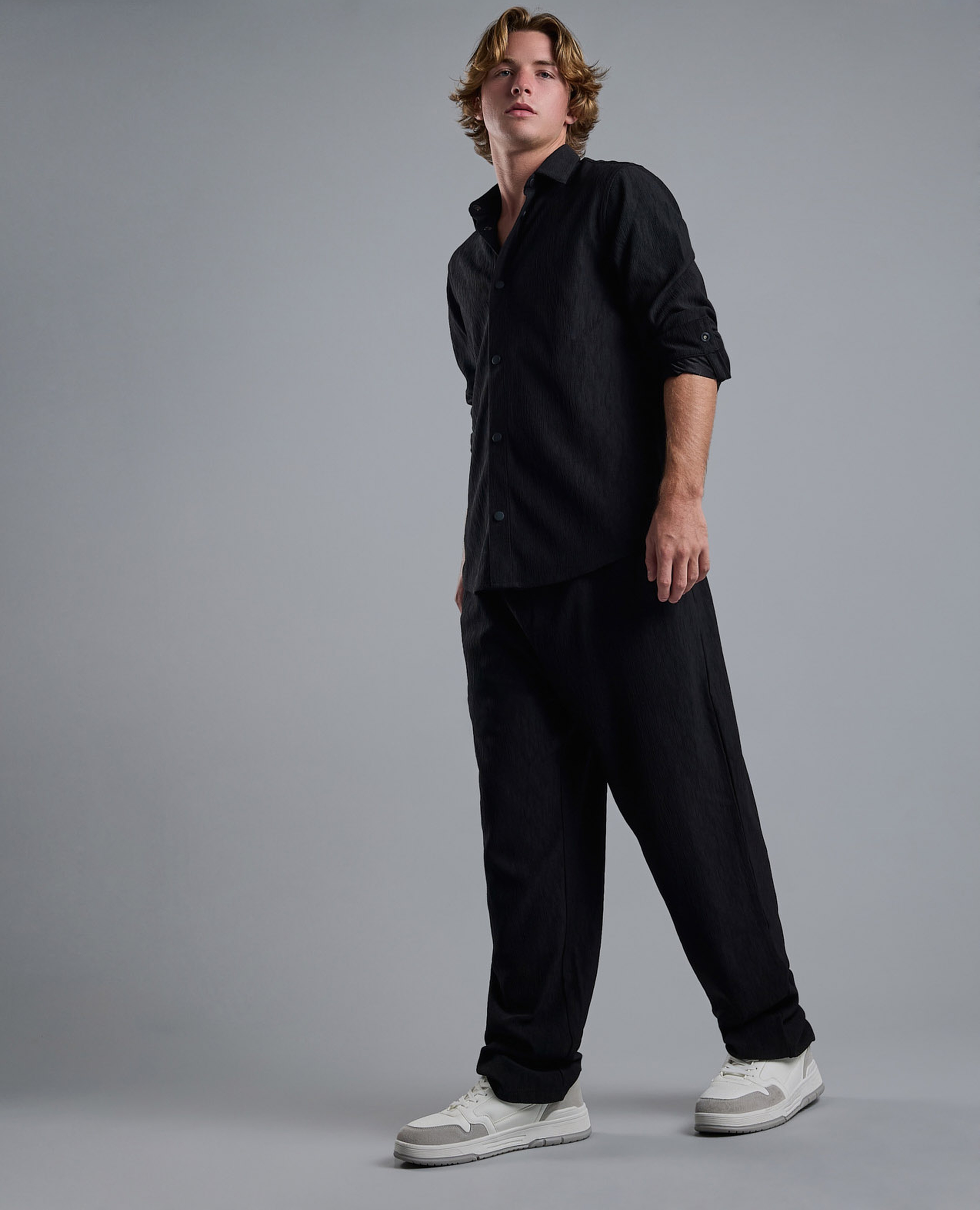 بنطال واسع بقصة فضفاضة برباط على الخصر