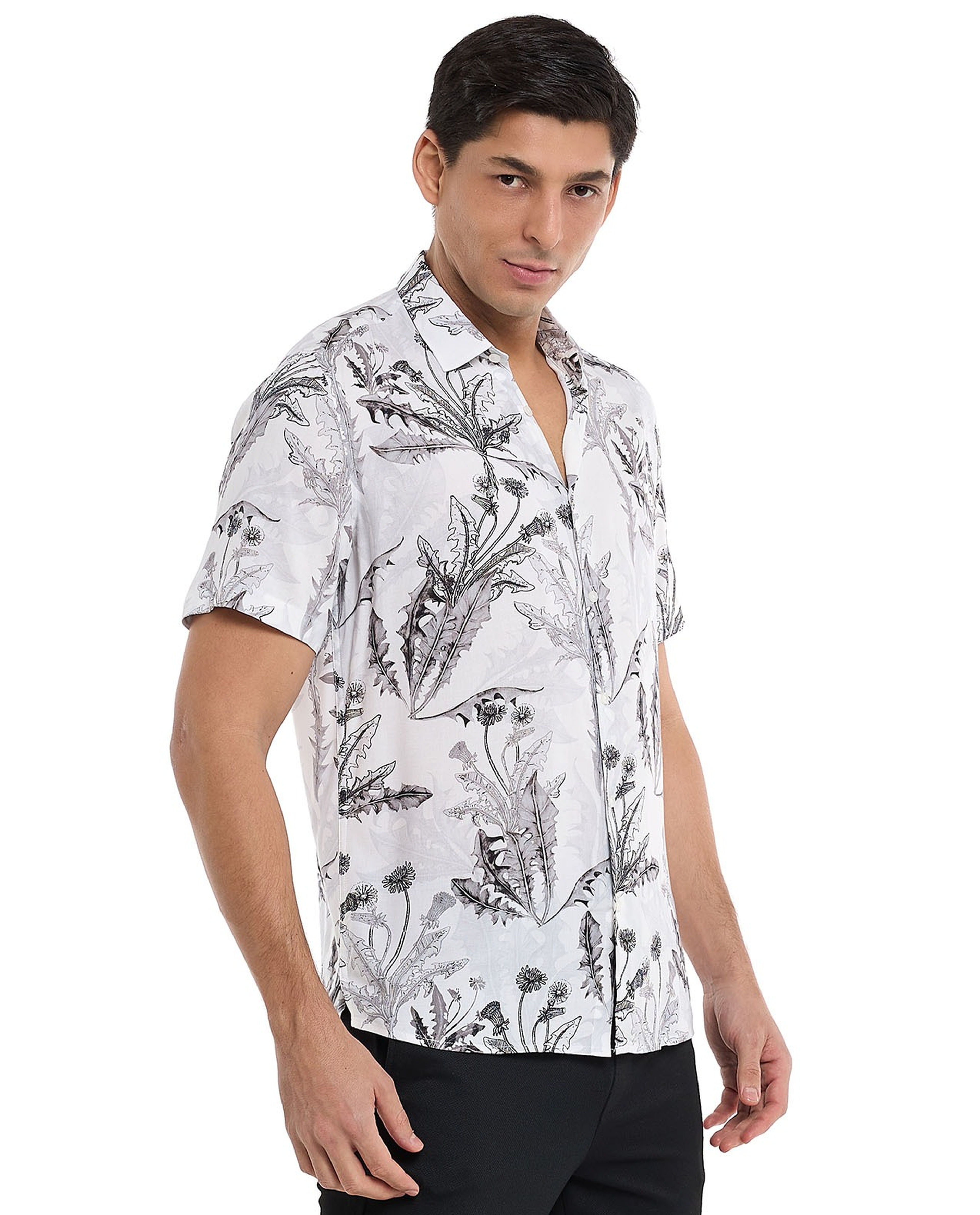 Patterned Shirt with Classic Collar and Short Sleeves