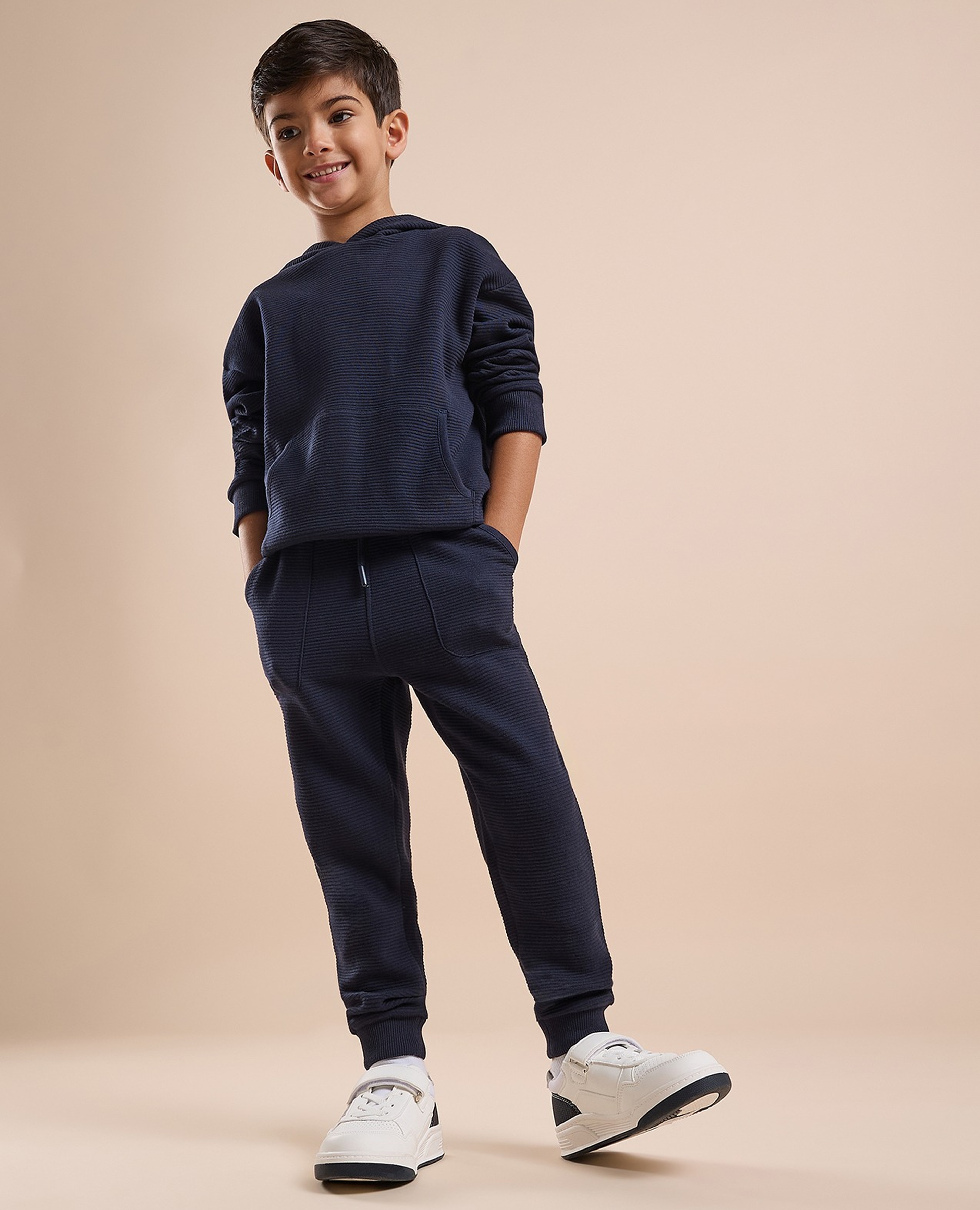 جوغر برباط على الخصر