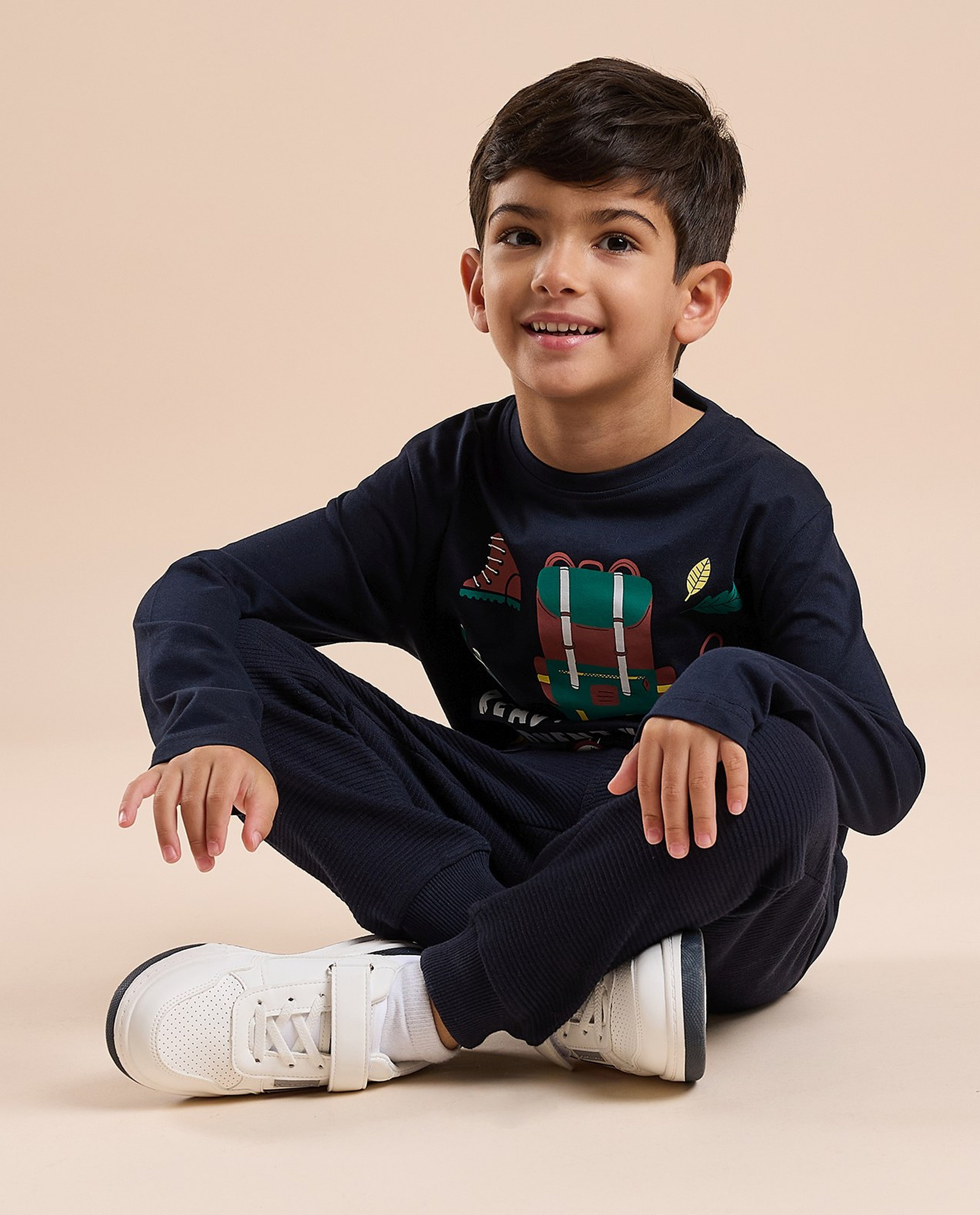 Graphic Print T-Shirt with Crew Neck and Long Sleeves