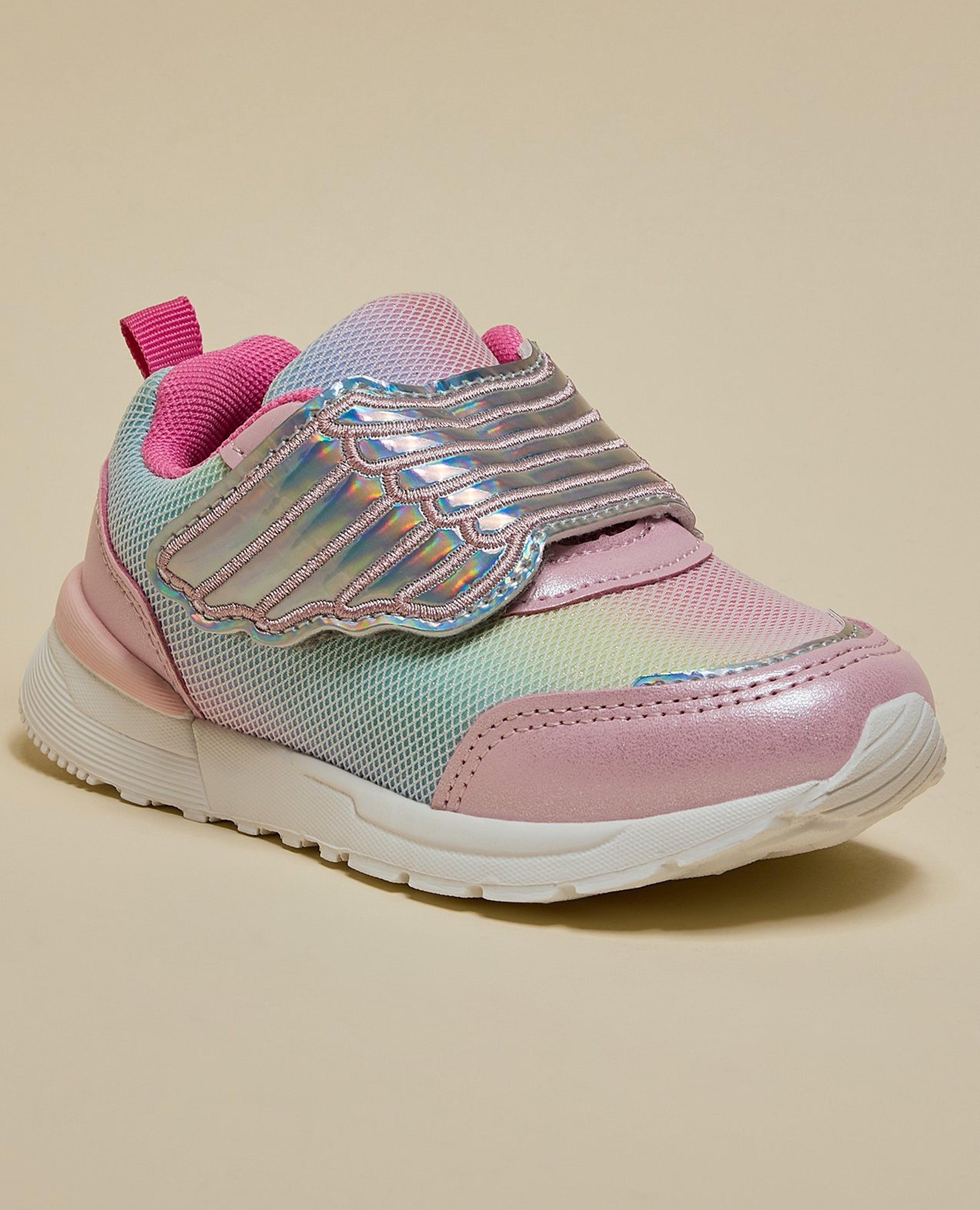 حذاء بحزام فليكرو