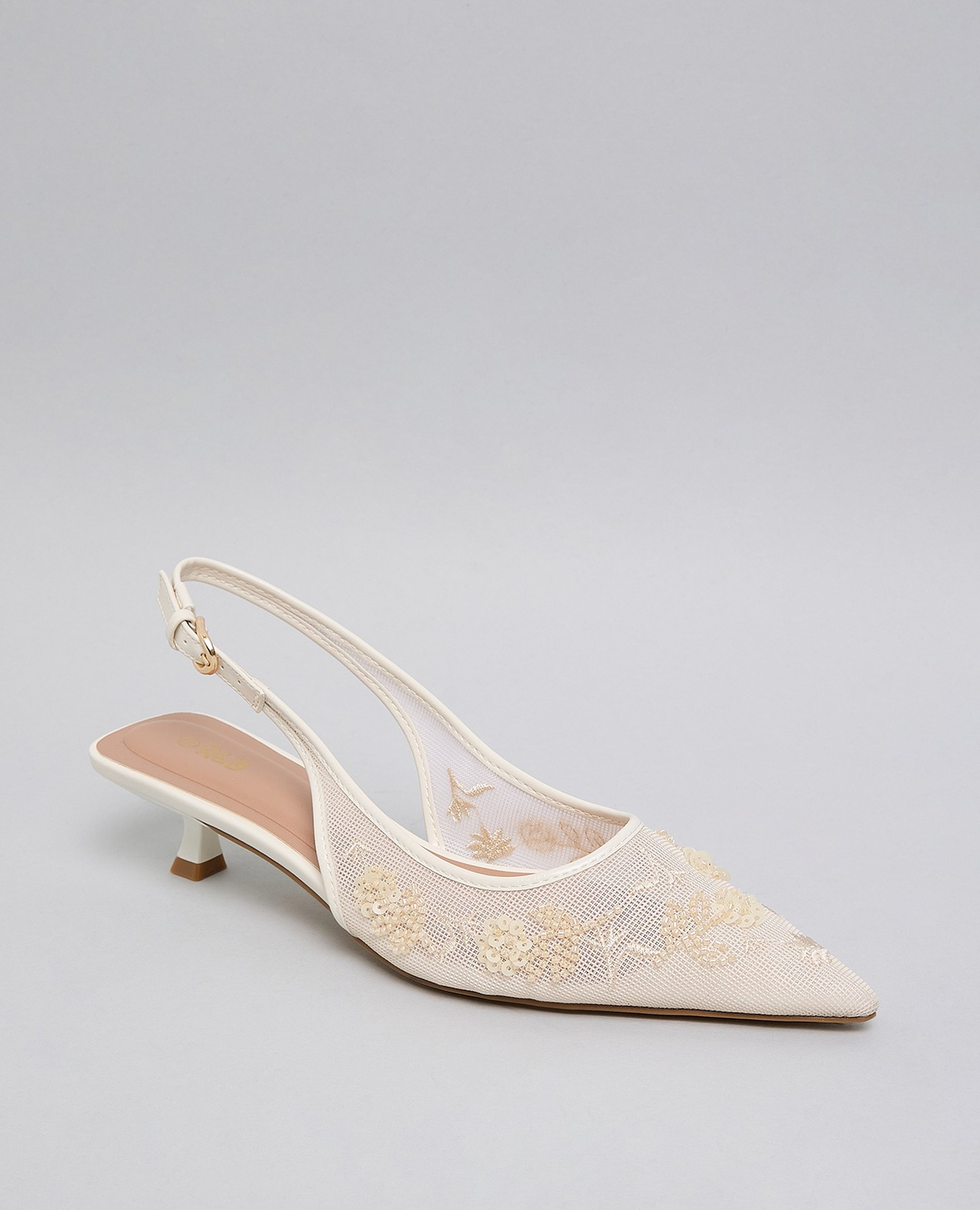 حذاء بحزام خلفي