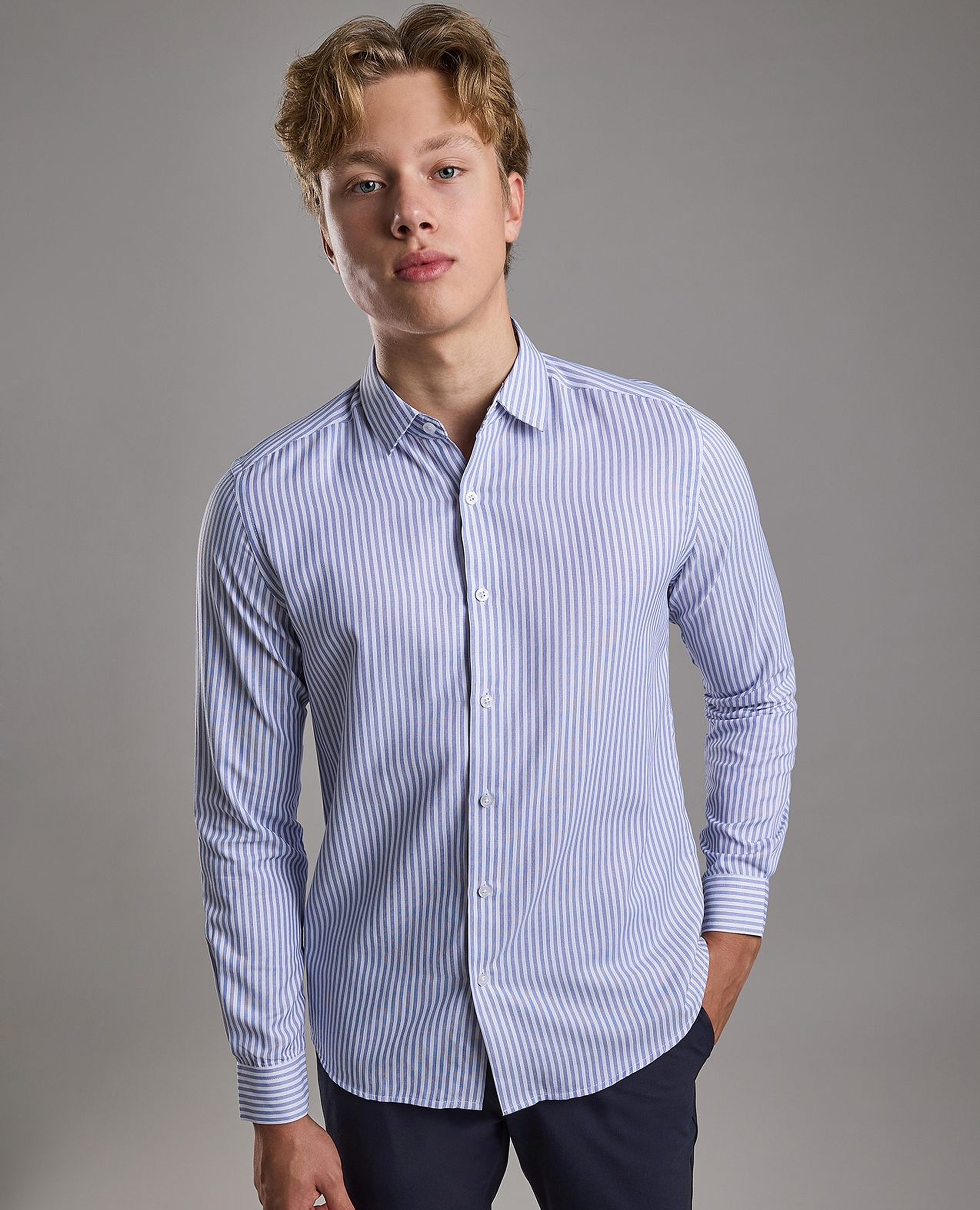 قميص مخطط بياقة كلاسيك وبكم طويل