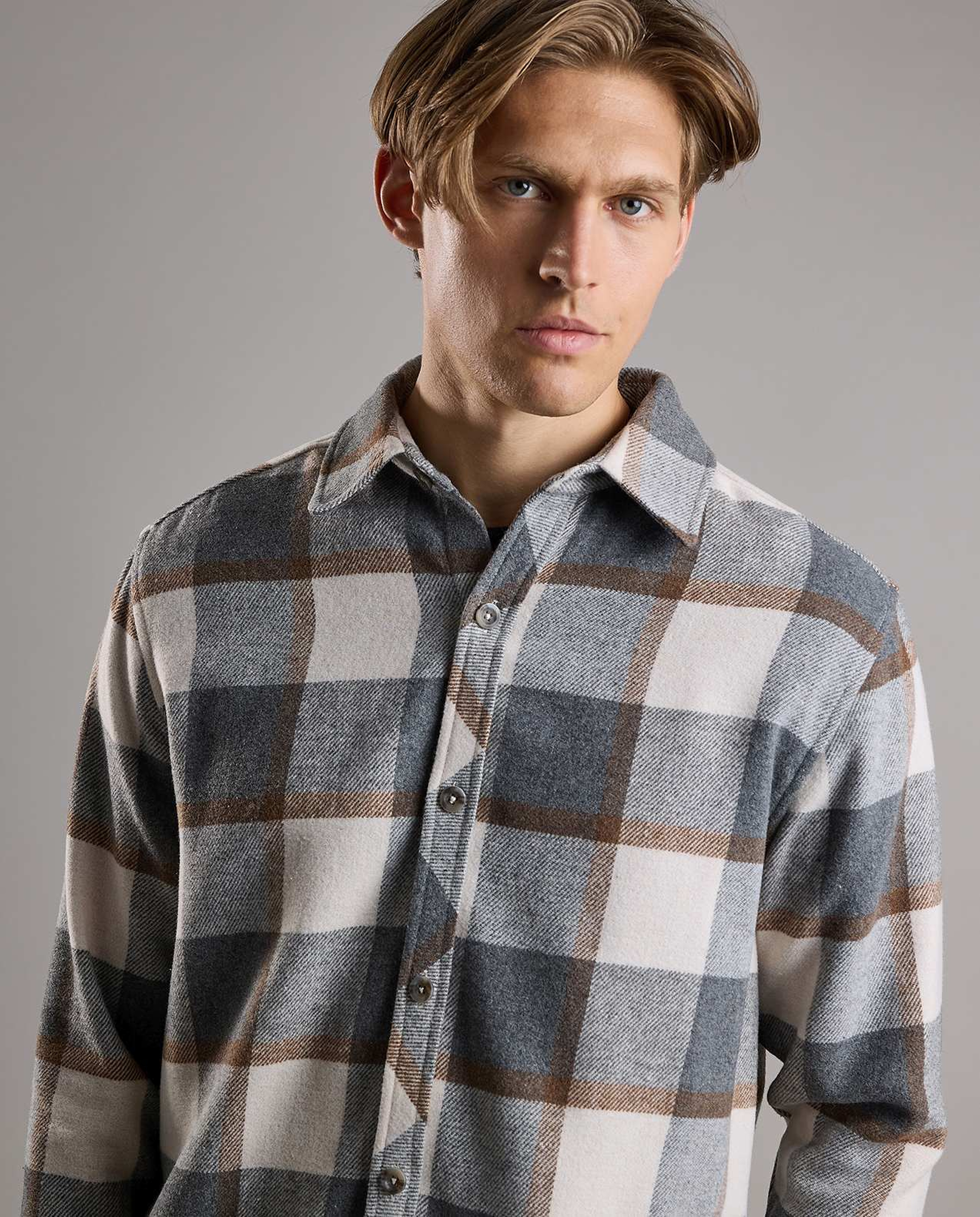 Checked Shirt with Classic Collar and Long Sleeves