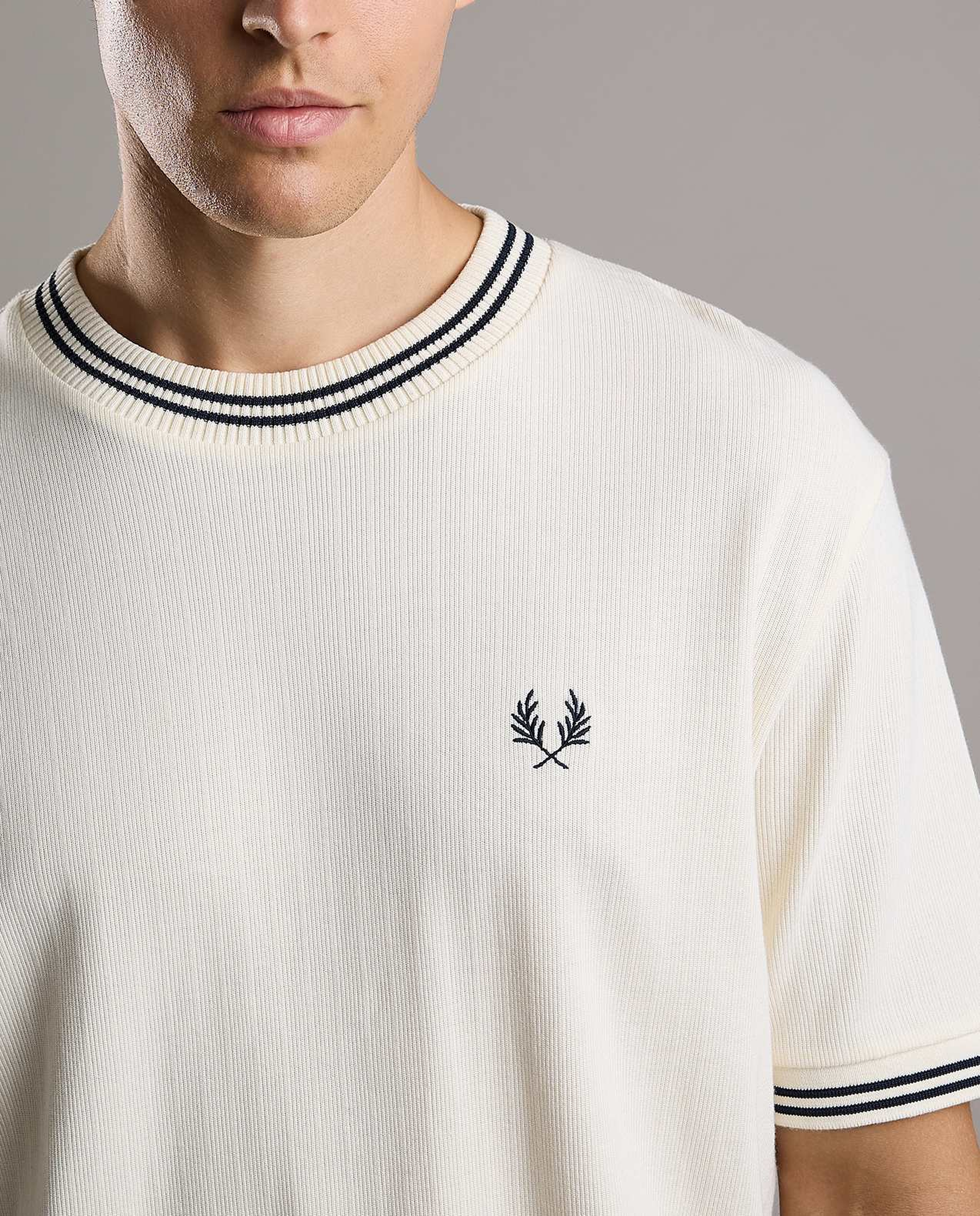 Contrast Trim T-Shirt with Crew Neck and Short Sleeves