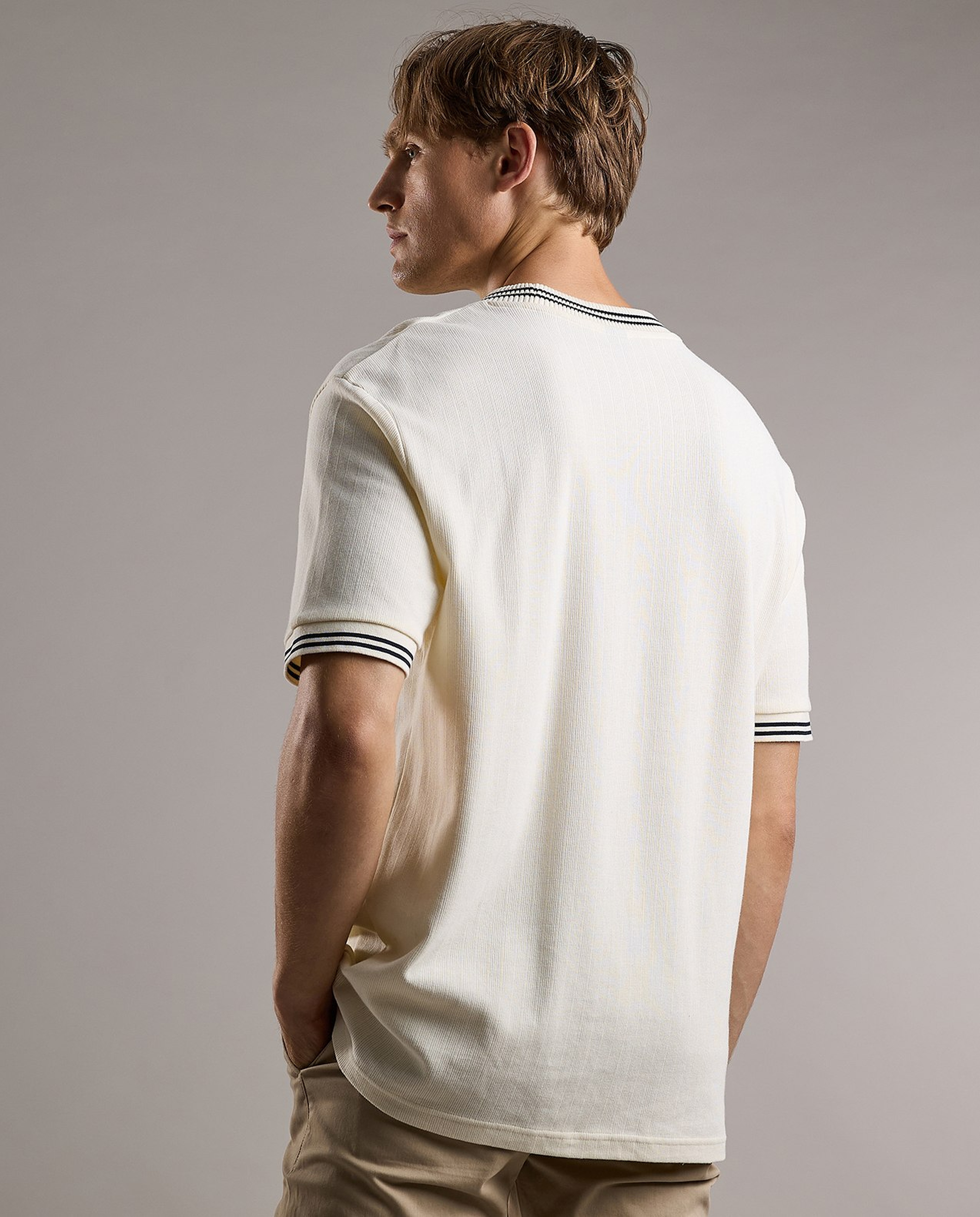 Contrast Trim T-Shirt with Crew Neck and Short Sleeves