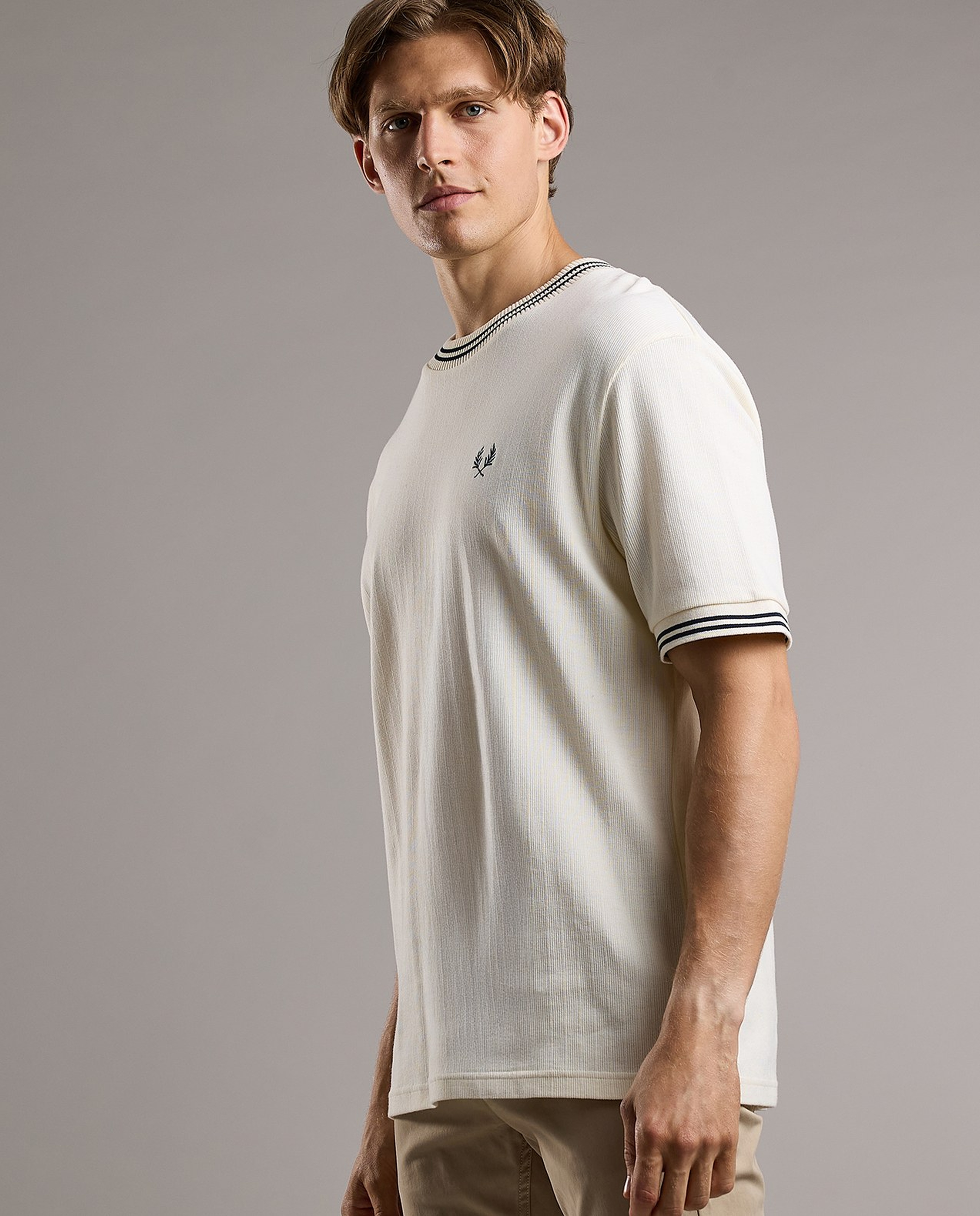 Contrast Trim T-Shirt with Crew Neck and Short Sleeves