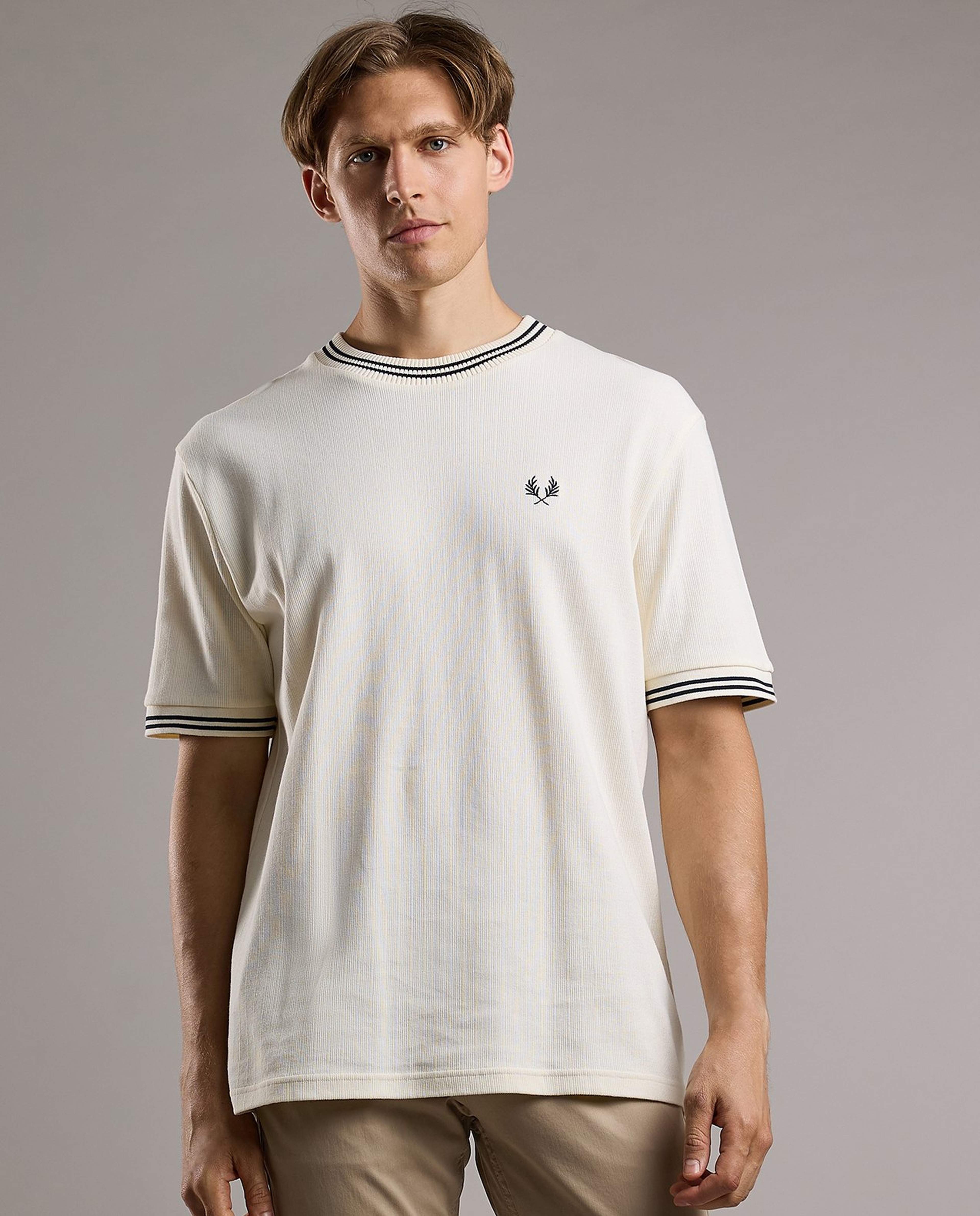 Contrast Trim T-Shirt with Crew Neck and Short Sleeves