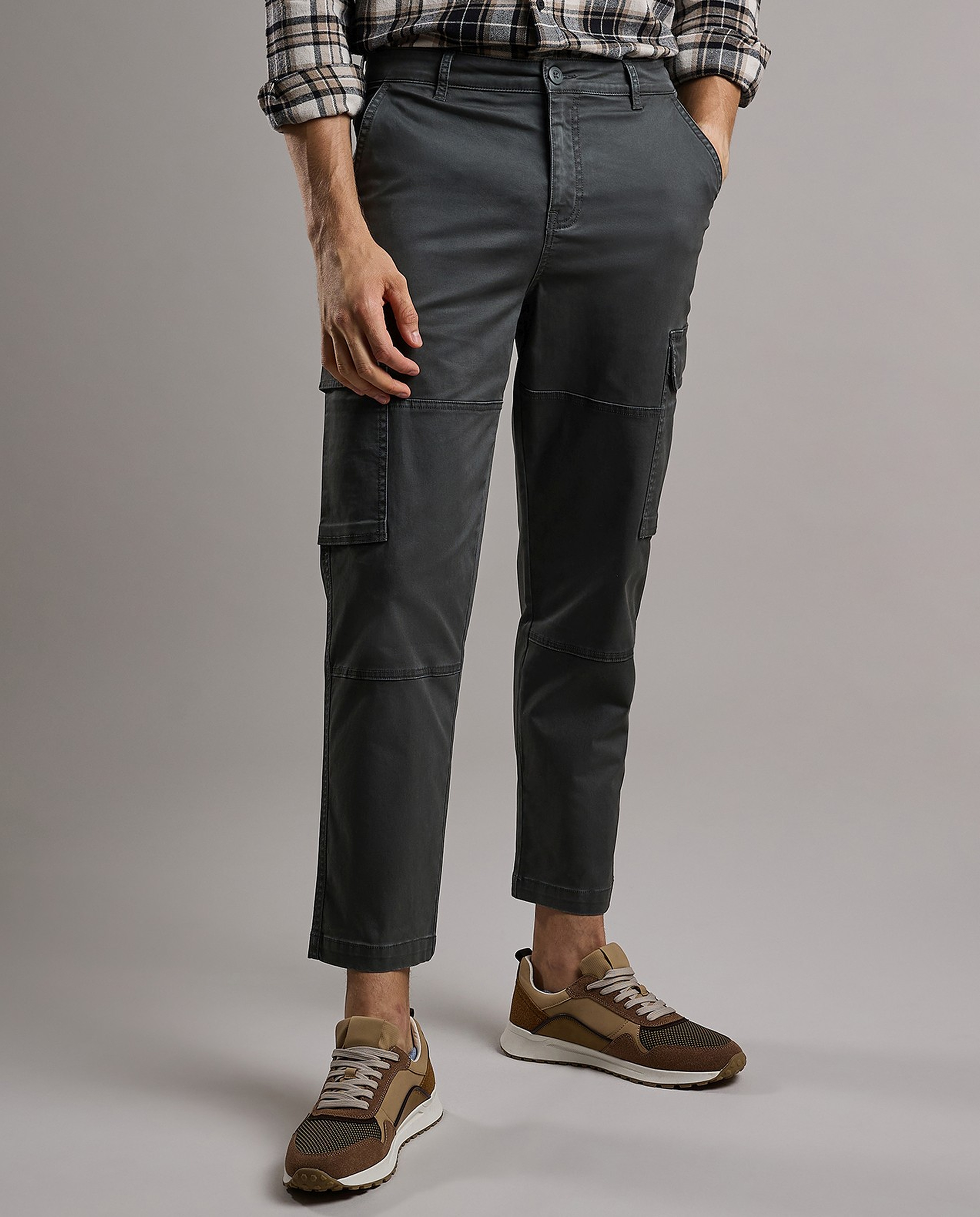 Solid Chinos with Button Closure