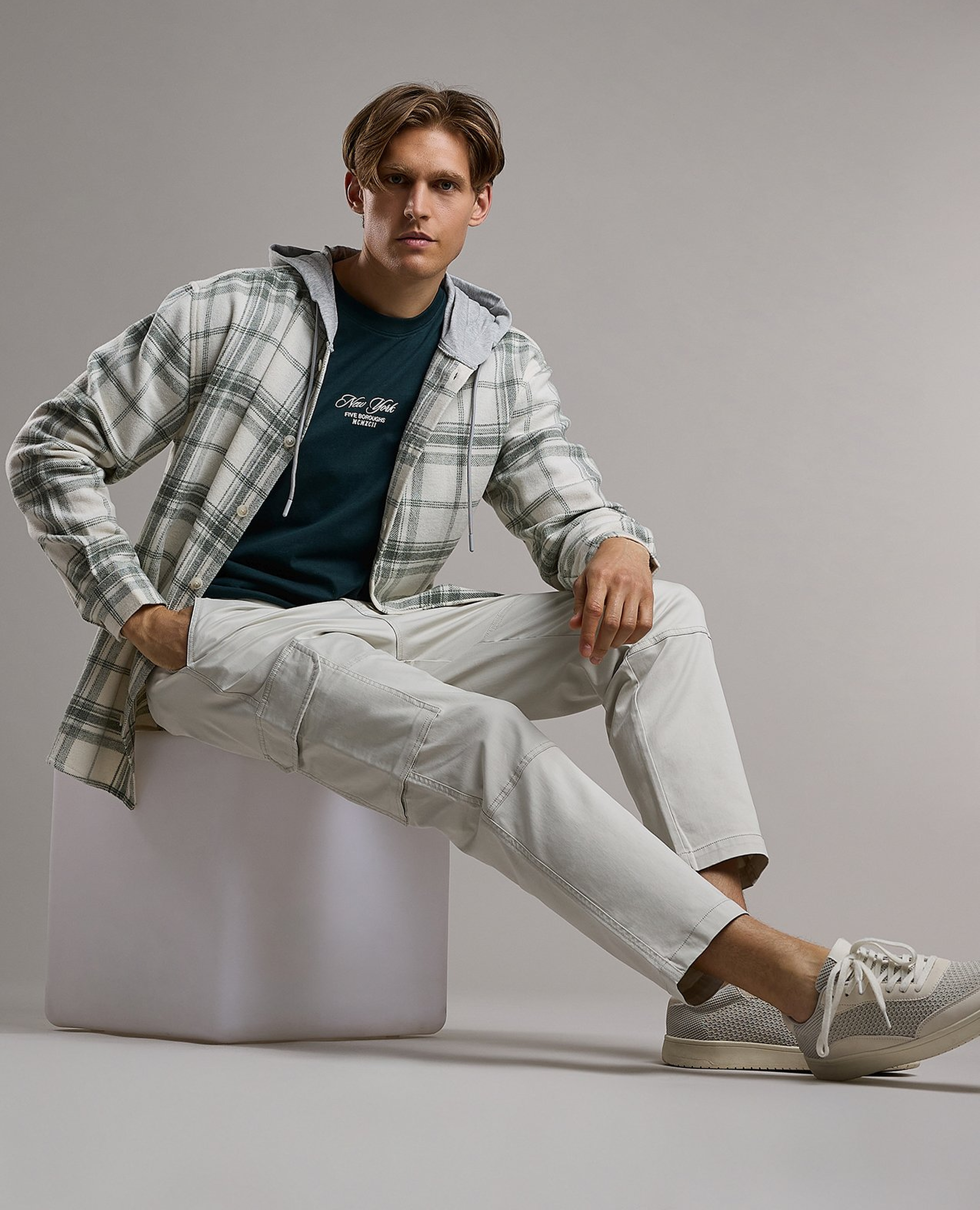 بنطال كارغو سادة وزر