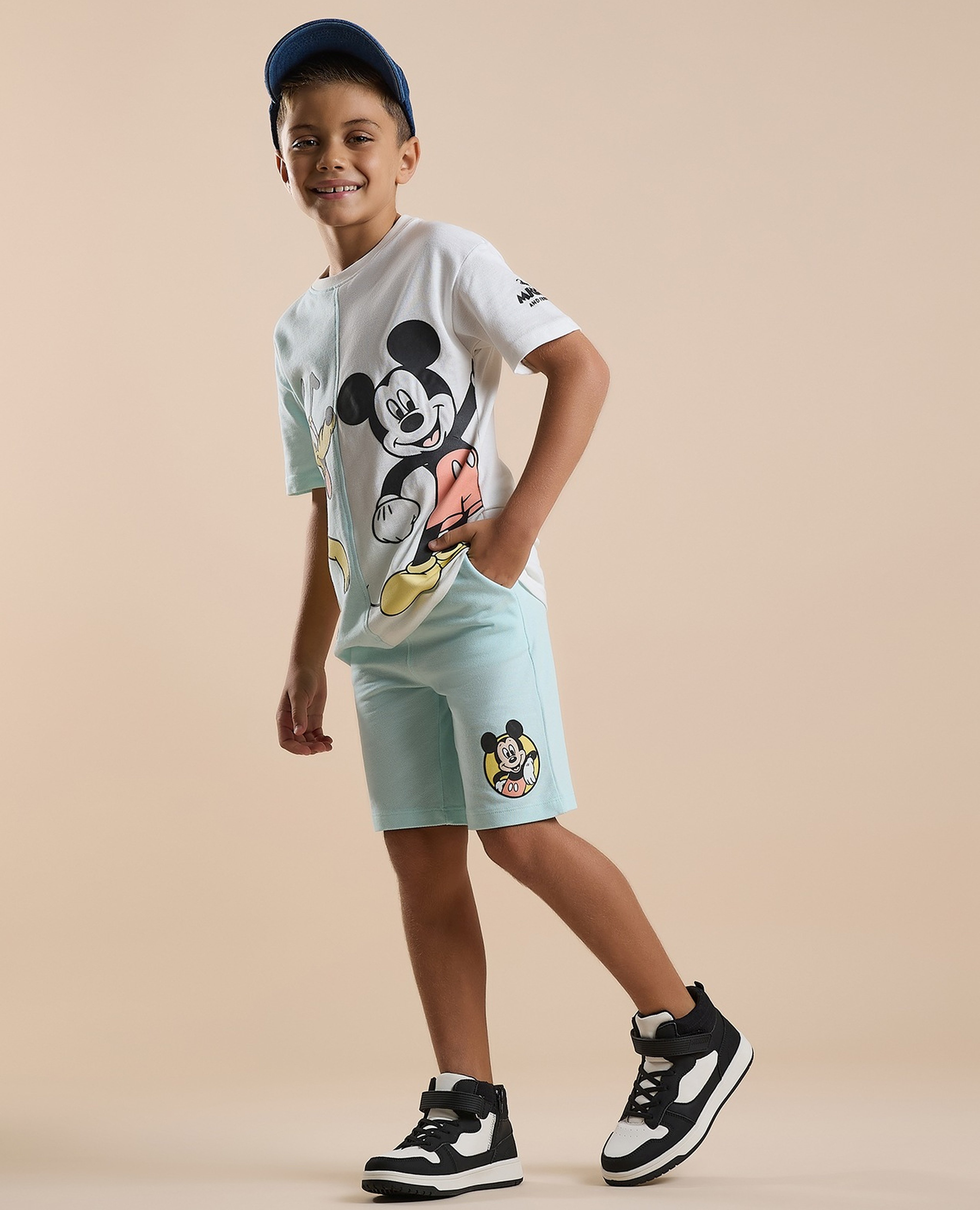 شورت رياضة برباط على الخصر وطبعة ميكي ماوس