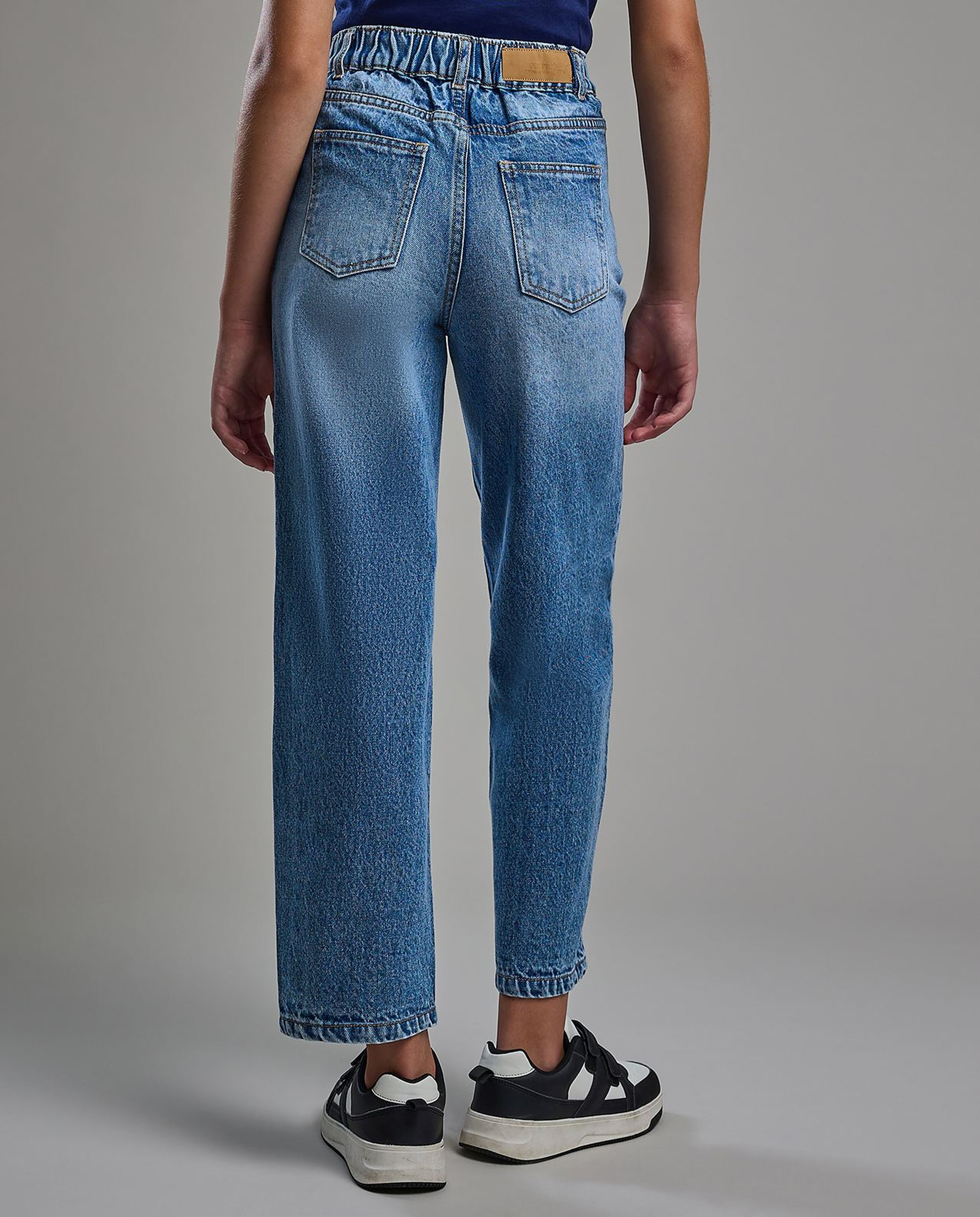Faded Mom Fit Jeans