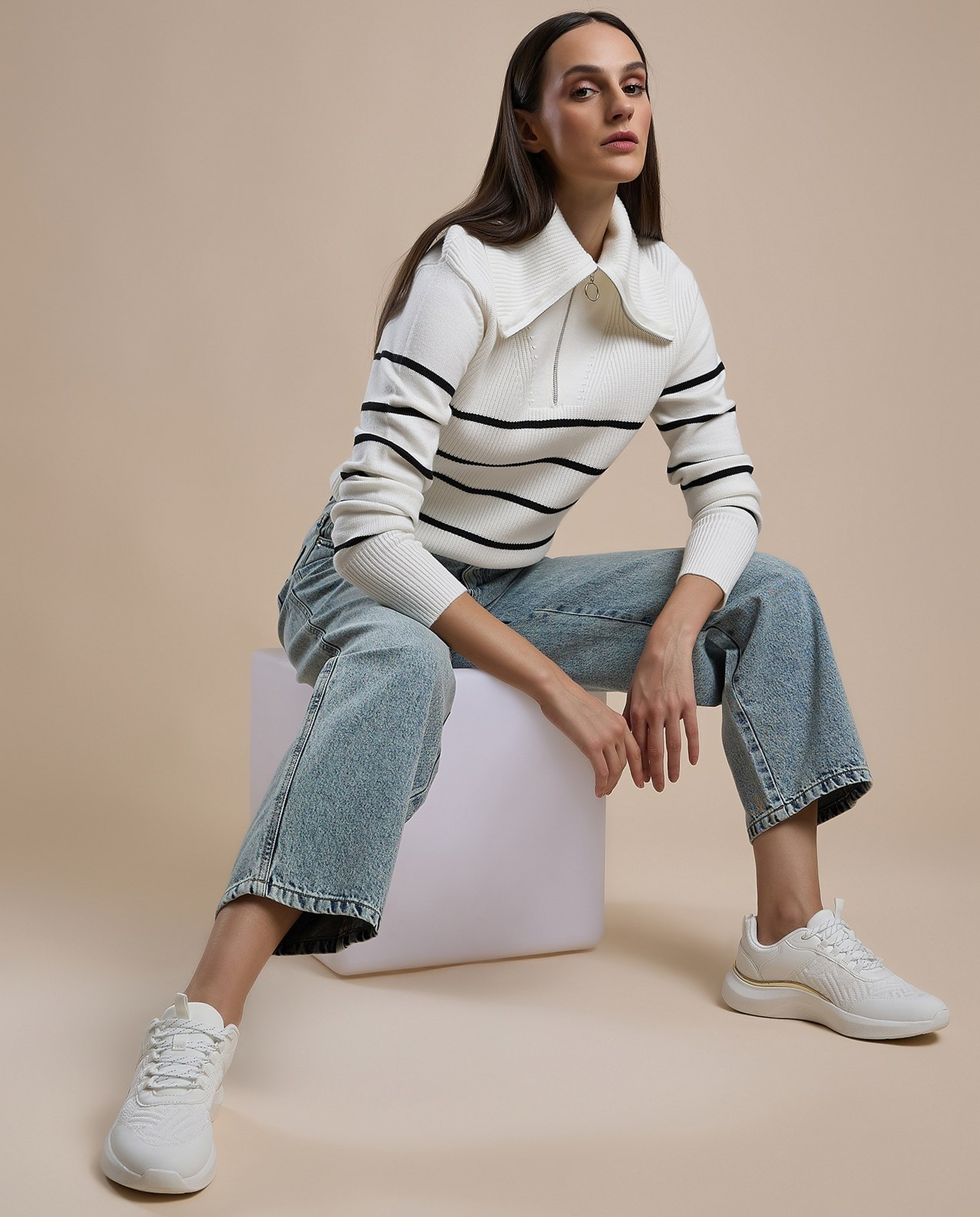 Washed Balloon Fit Jeans with Button Closure