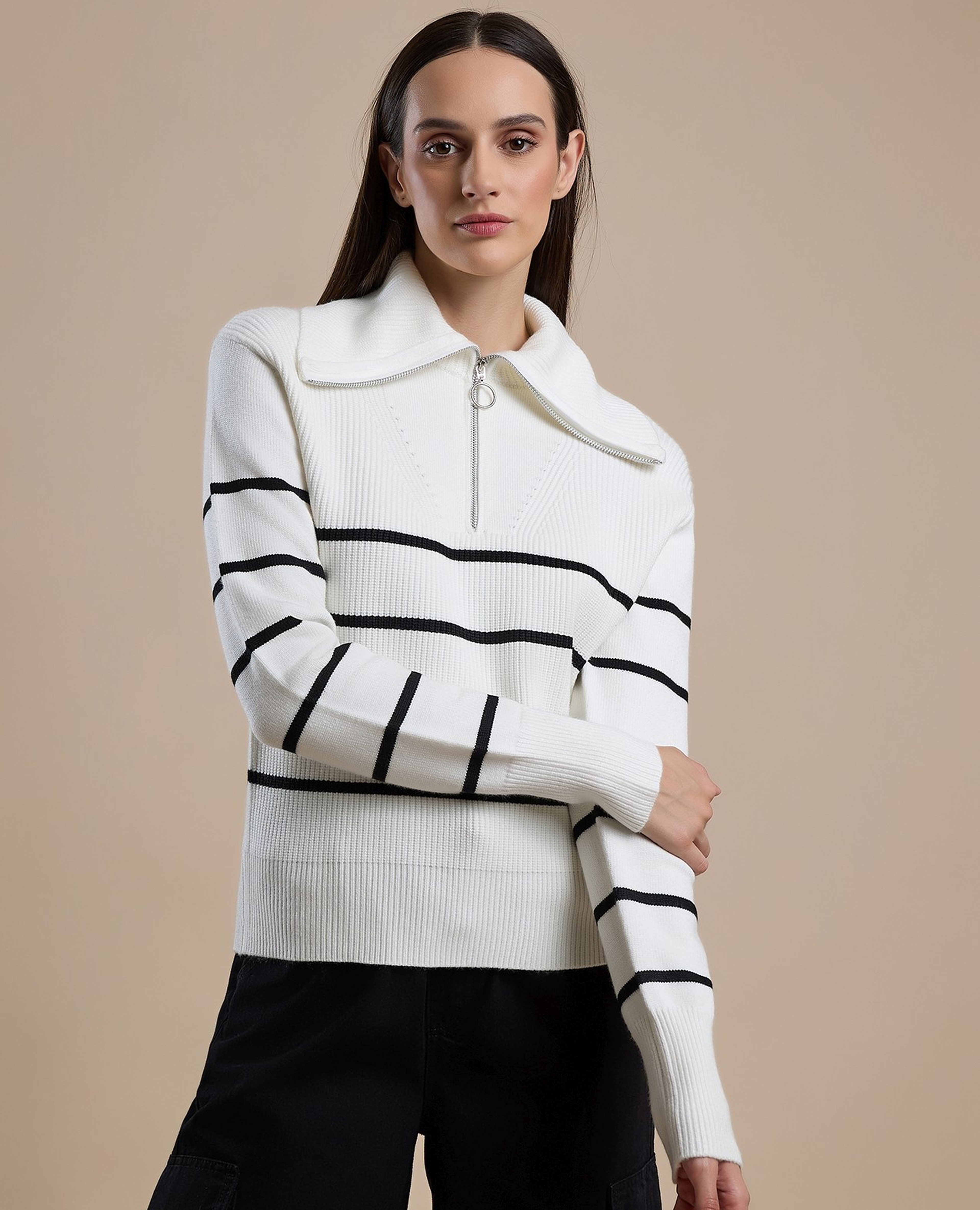 سويتر مخطط بياقة وكم طويل