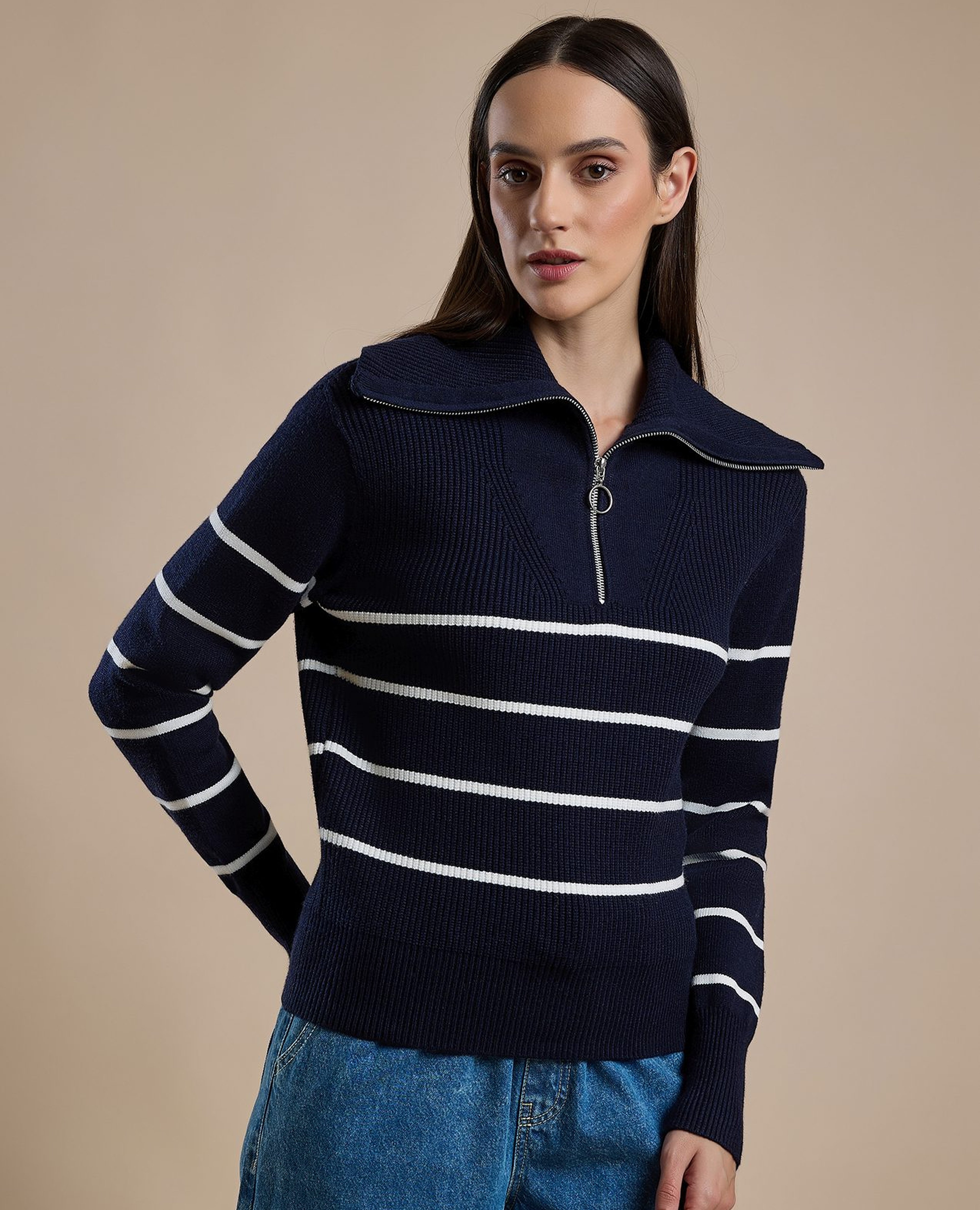 سويتر مخطط بياقة وكم طويل