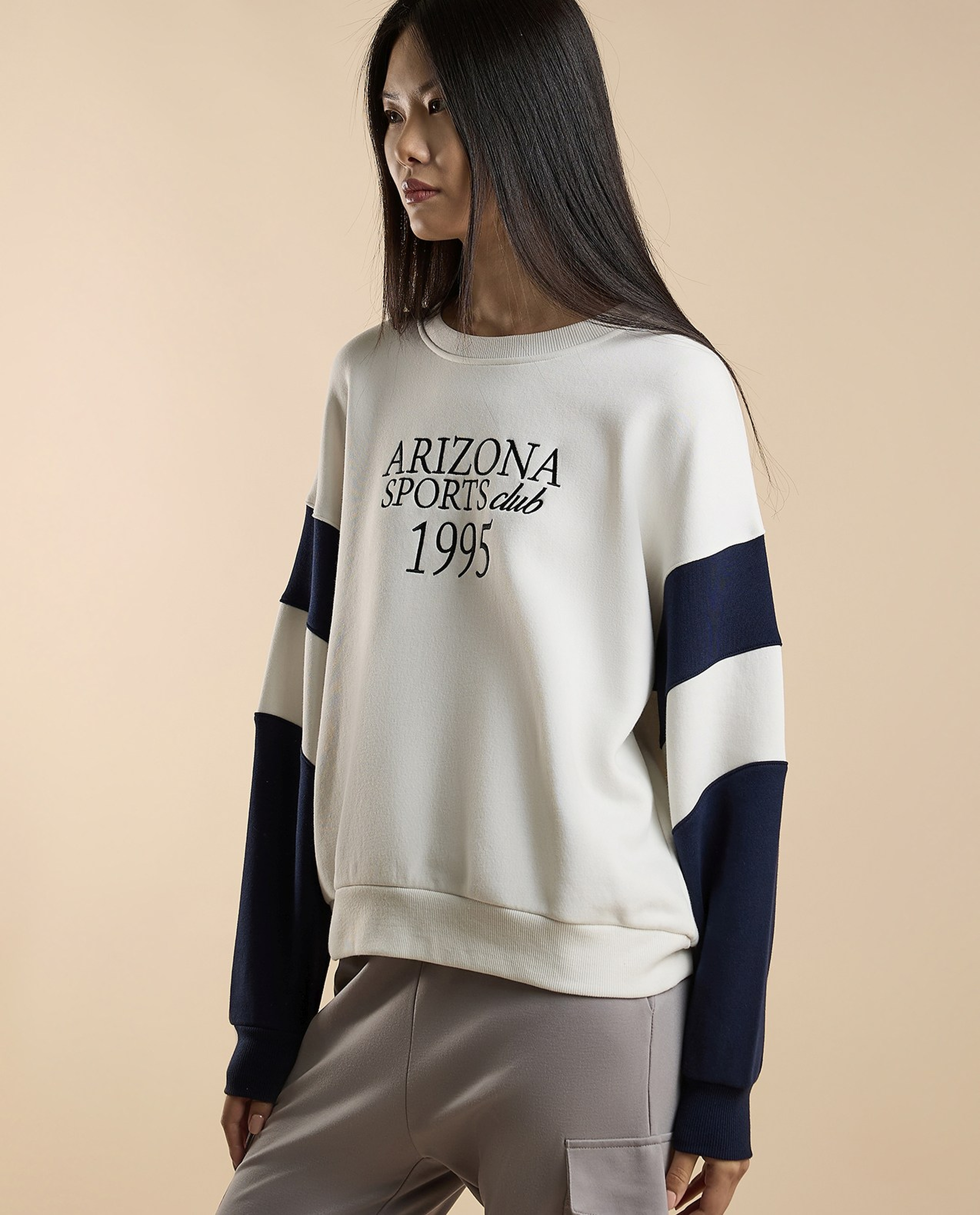 Color Block Sweatshirt with Crew Neck and Long Sleeves