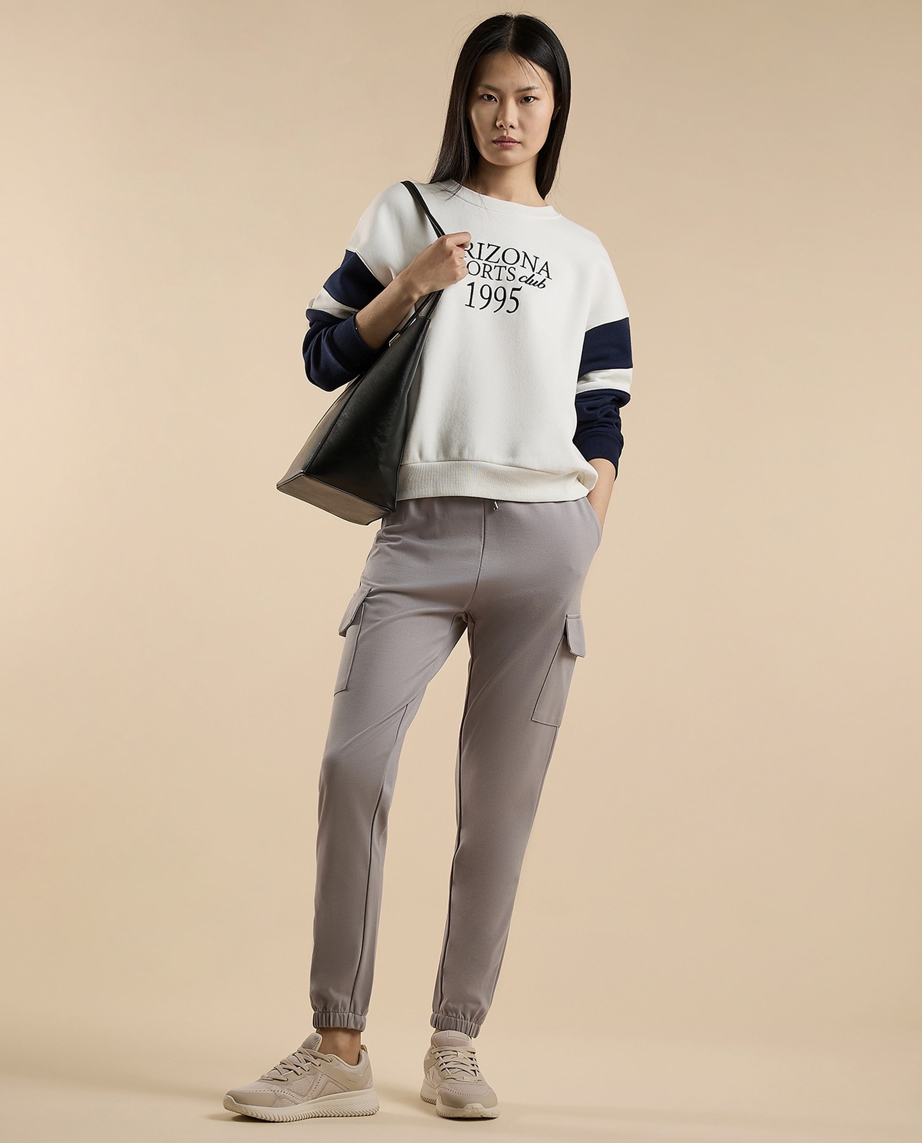 Color Block Sweatshirt with Crew Neck and Long Sleeves