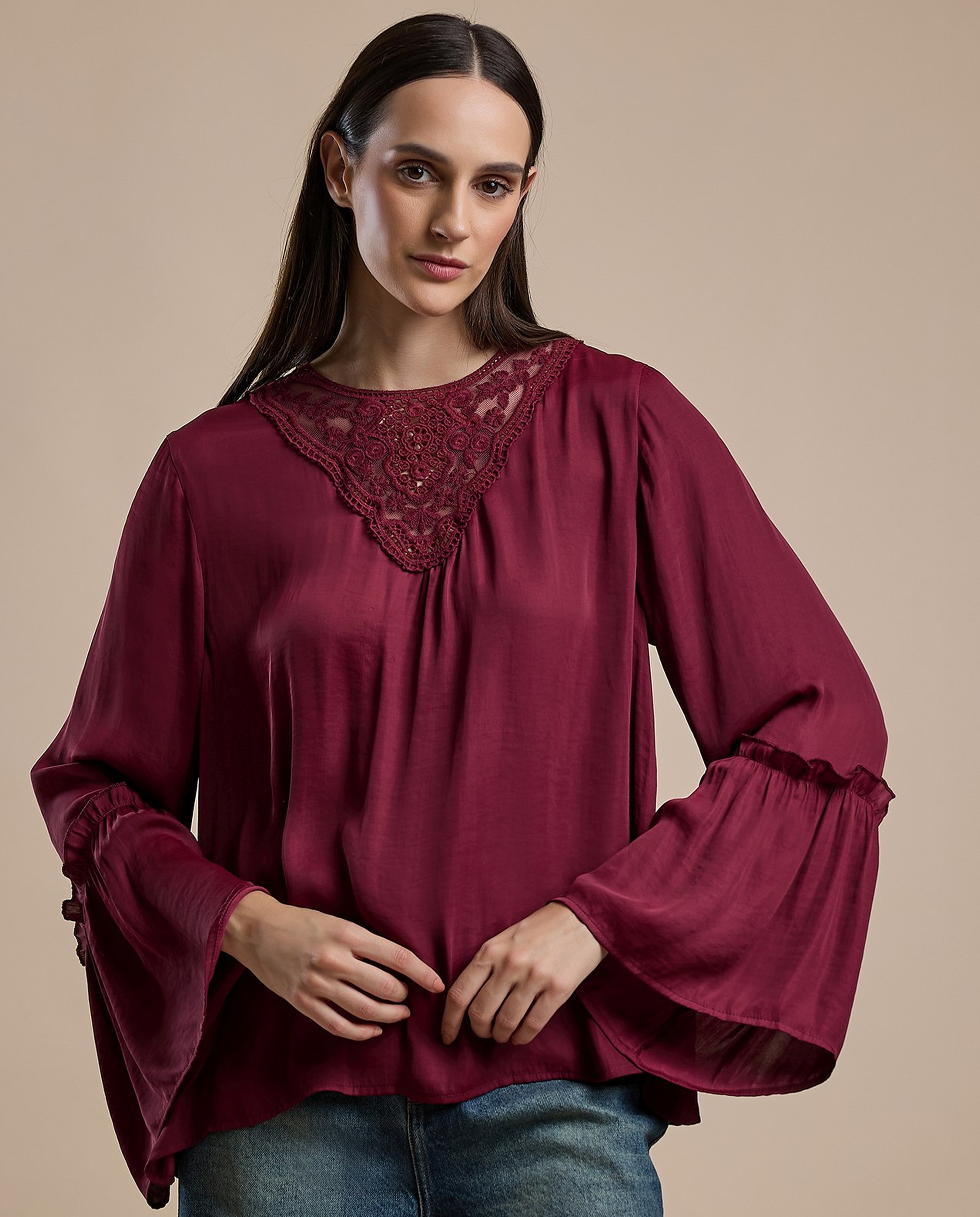 Laced Top with Crew Neck and Flounce Sleeves