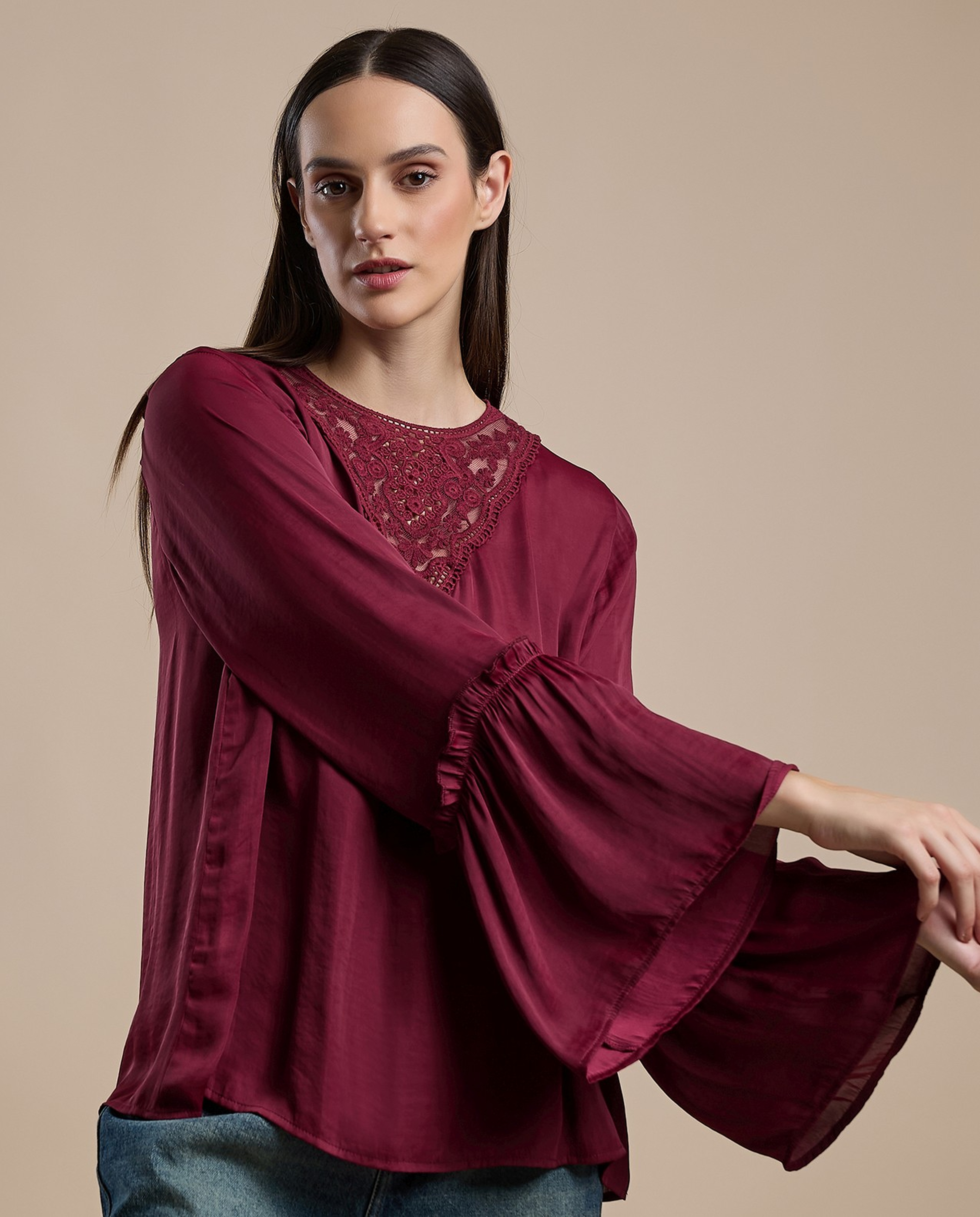 Laced Top with Crew Neck and Flounce Sleeves