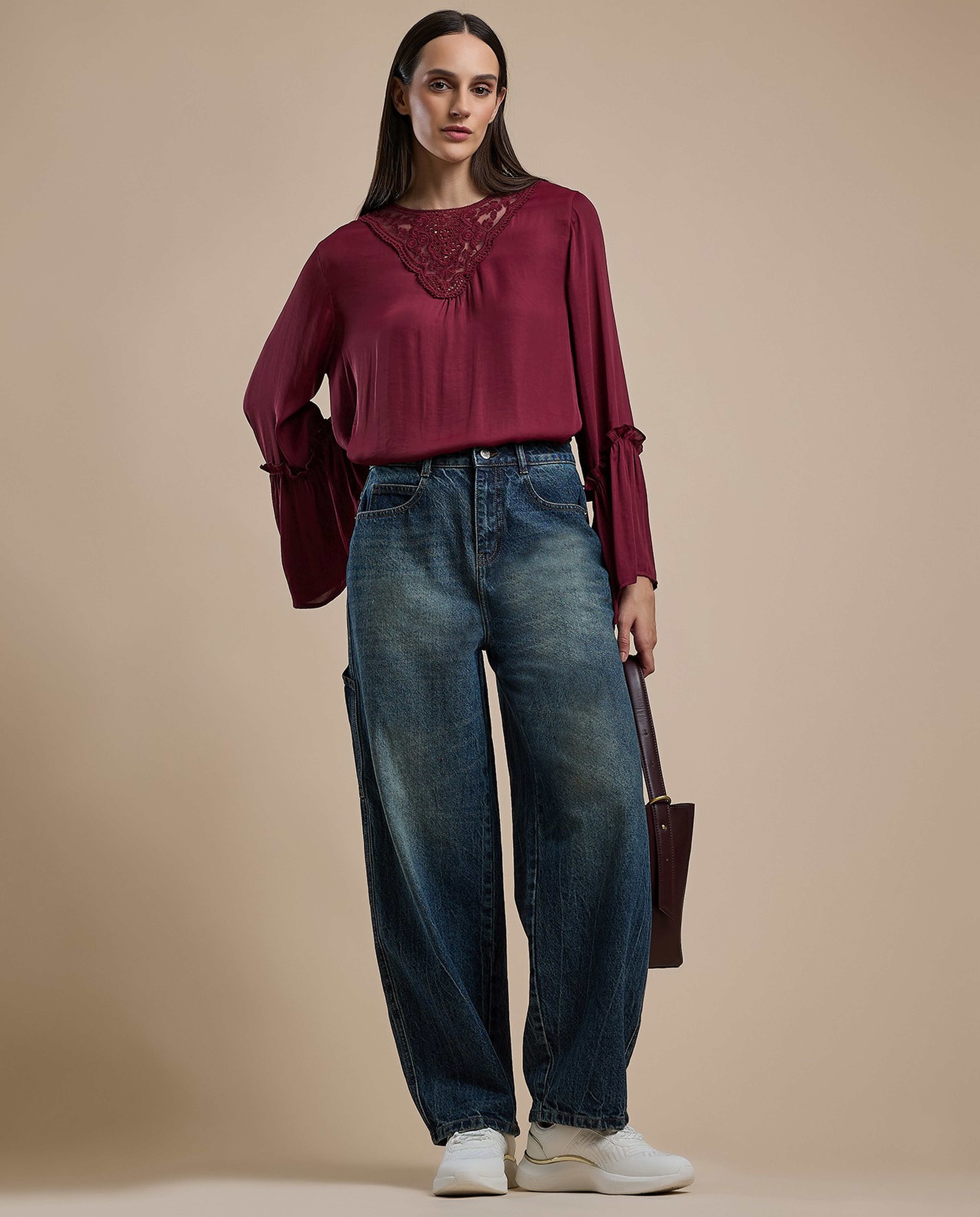 Laced Top with Crew Neck and Flounce Sleeves