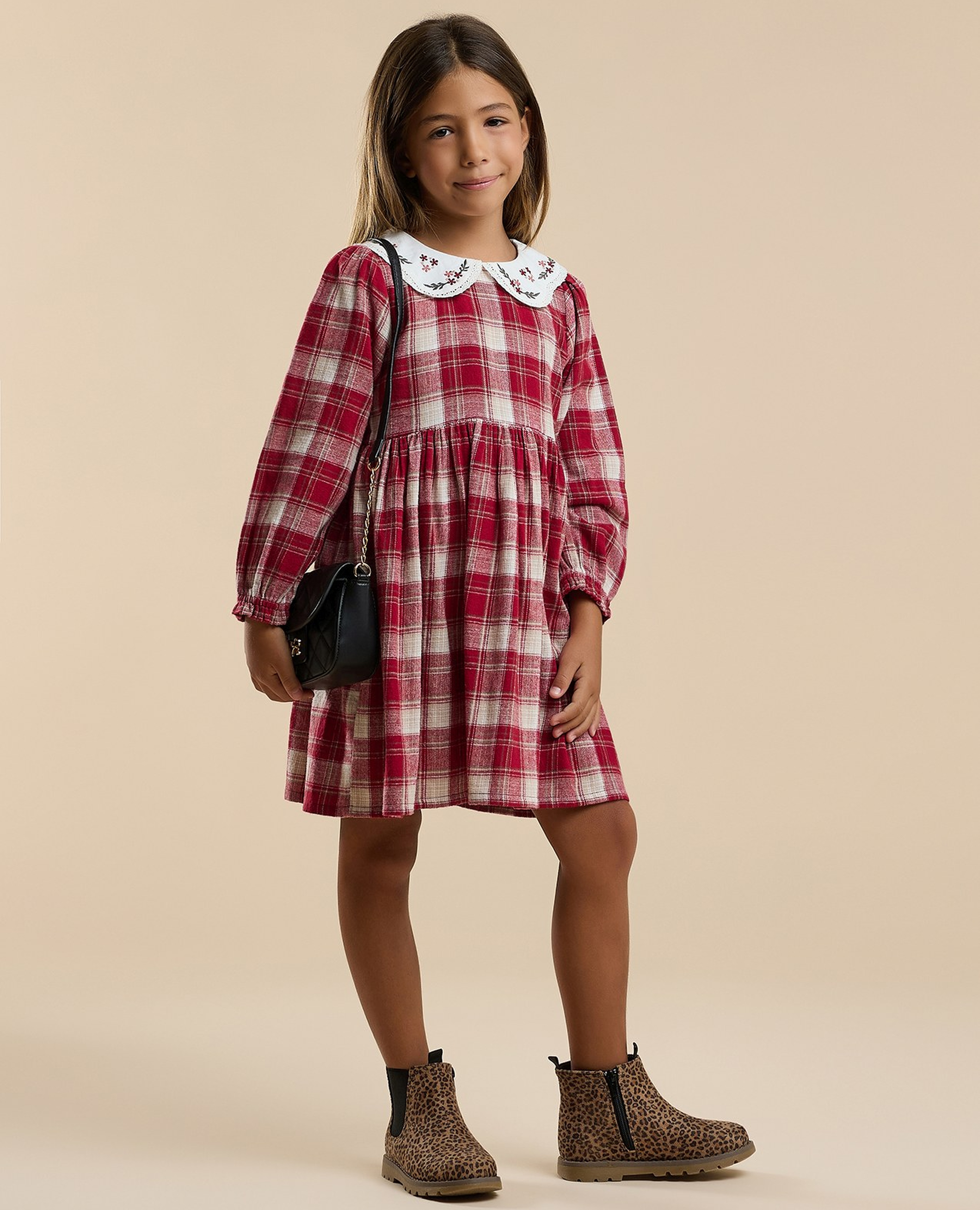 فستان كاروهات واسع بياقة بيبي وكم طويل