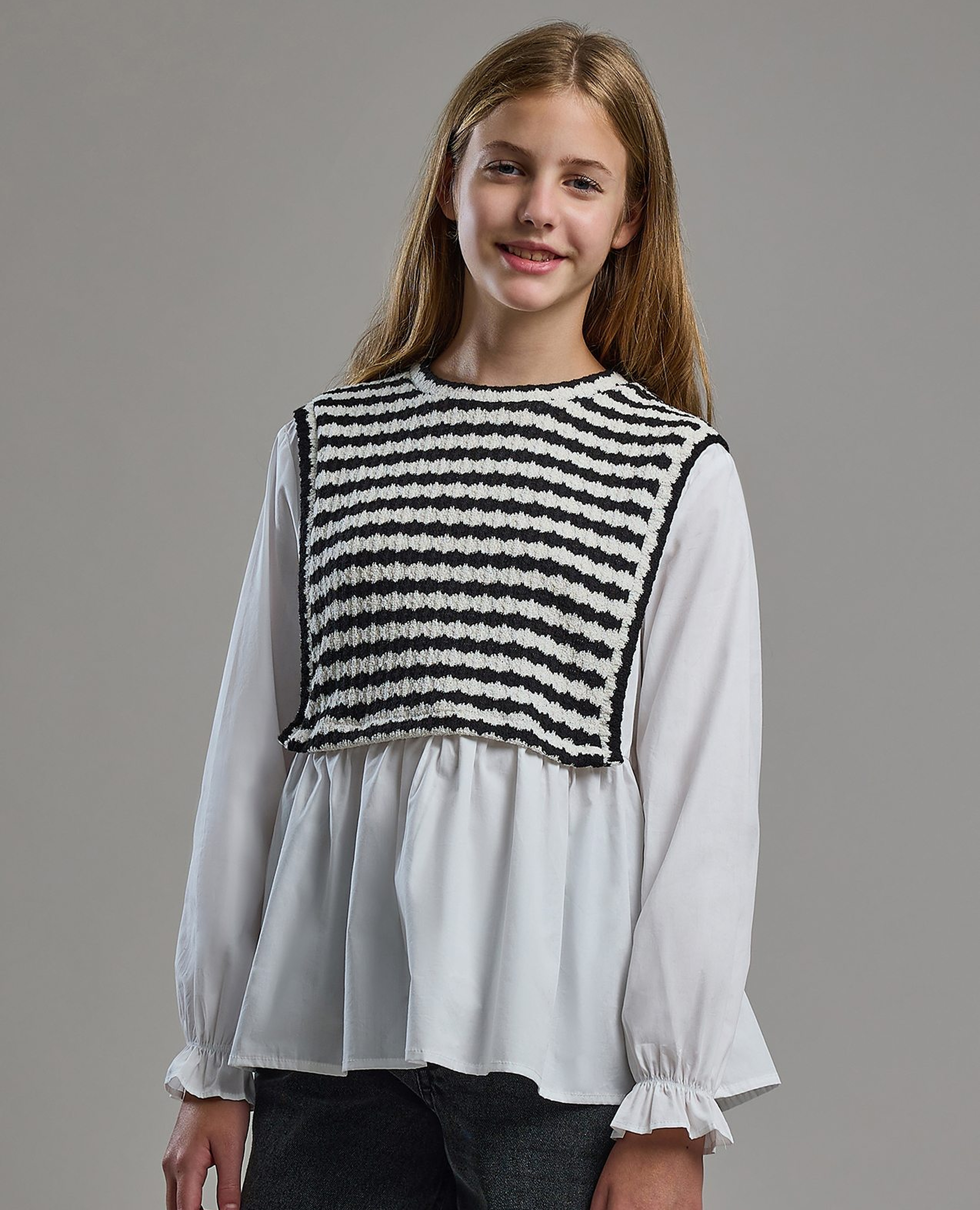 توب محبوك برقبة مستديرة وكم باف