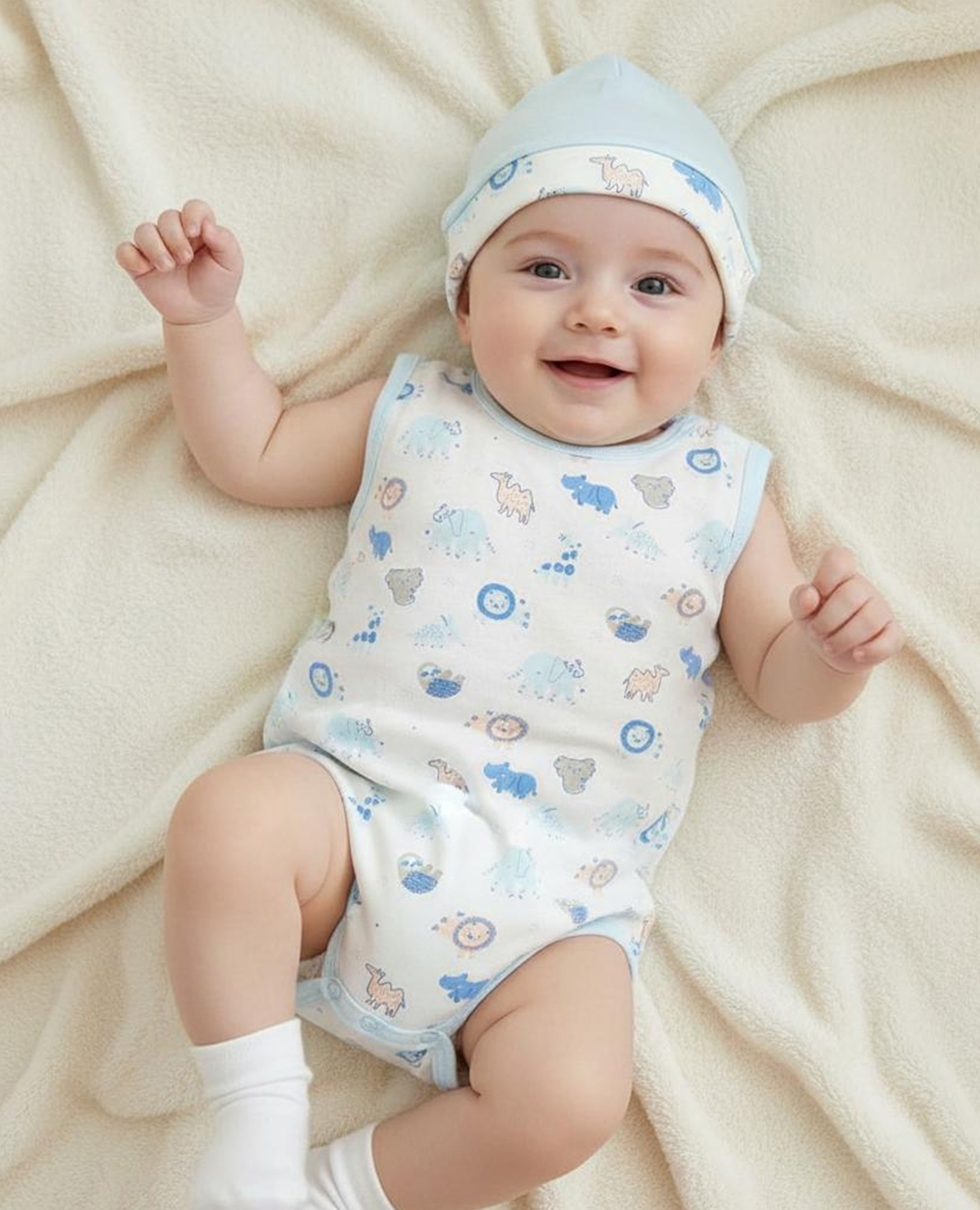 طقم قطعتين رومبير لحديثي الولادة مع قبعة بطبعة