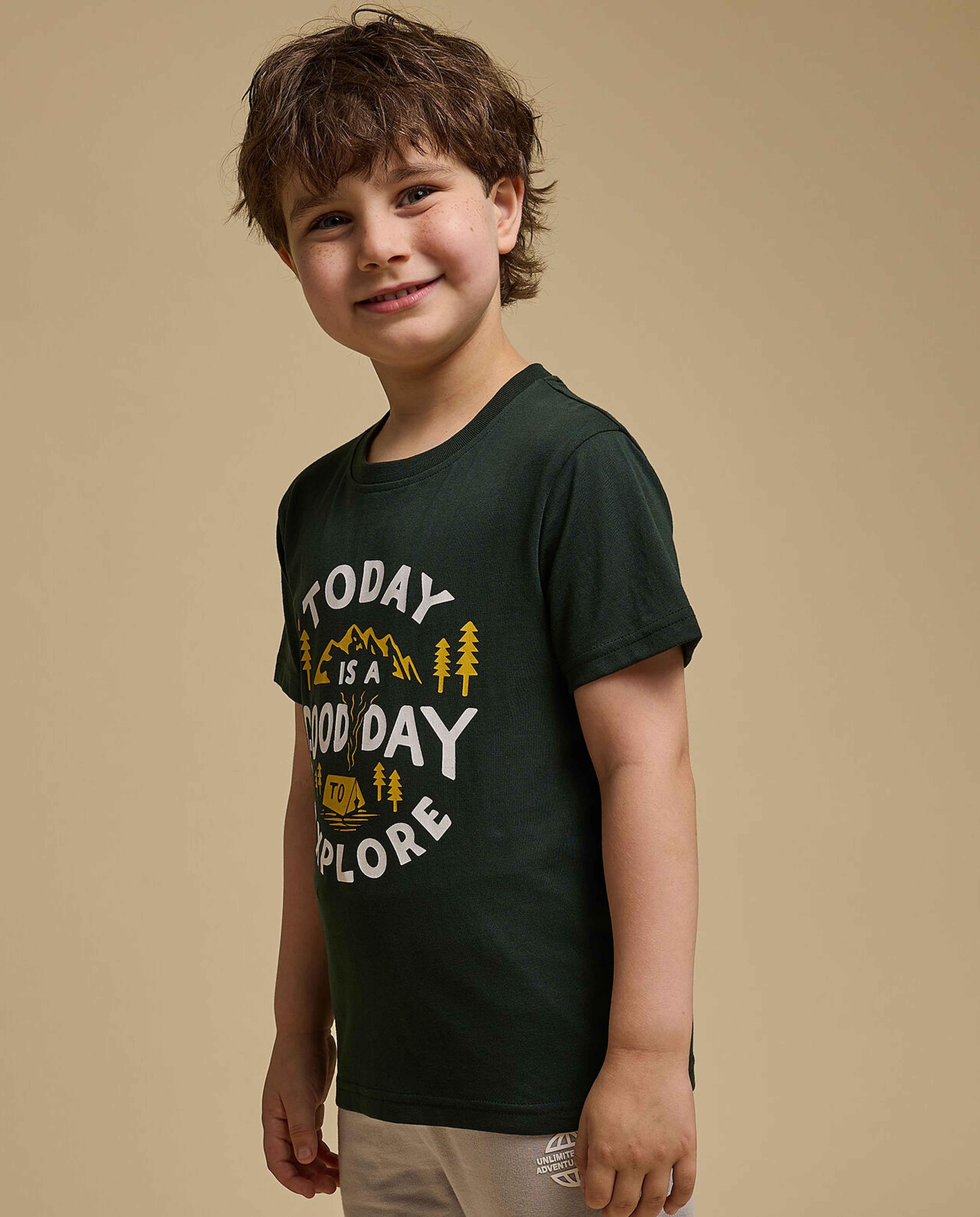 Graphic Print T-Shirt with Crew Neck and Short Sleeves