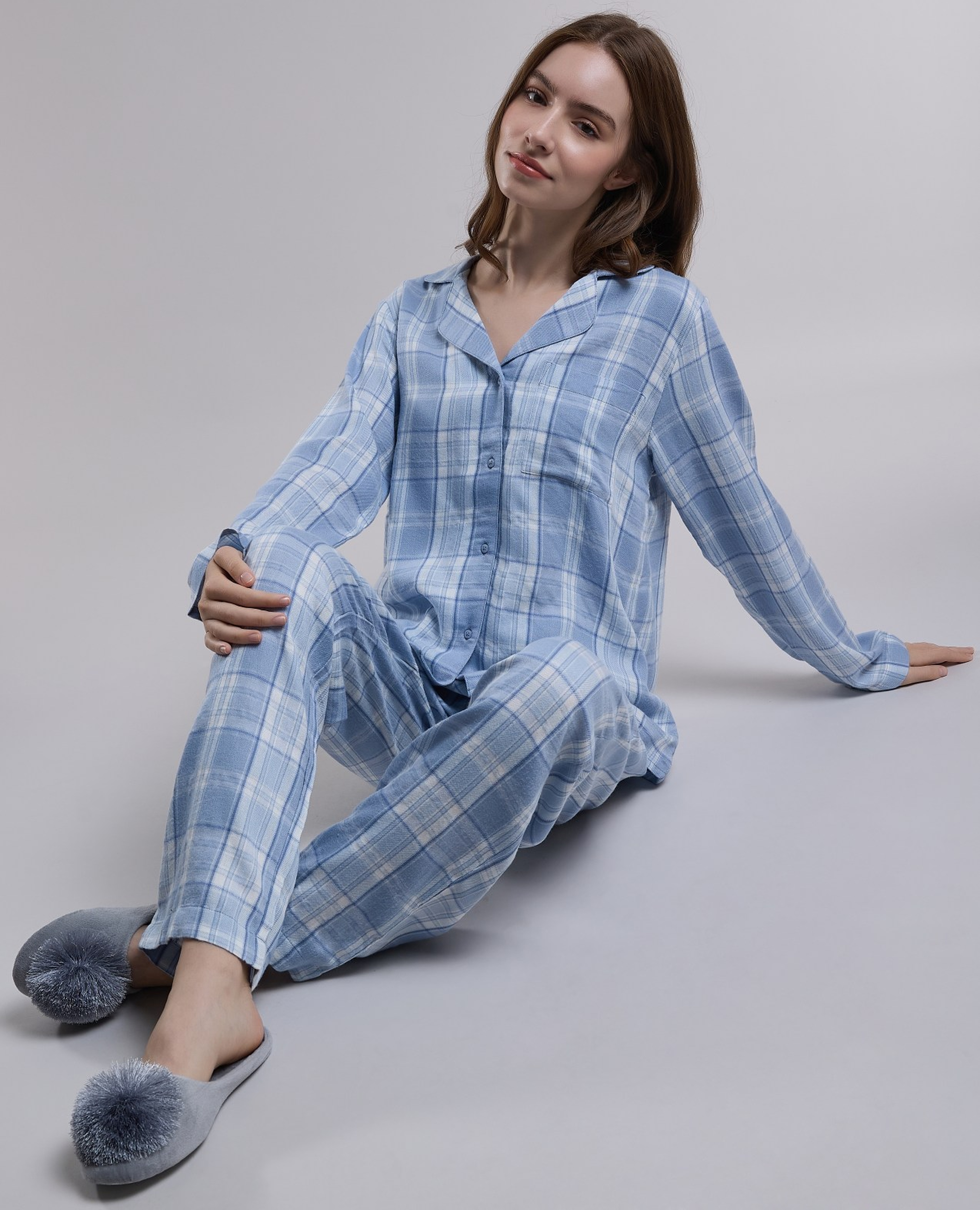 طقم بيجاما بياقة ليبل