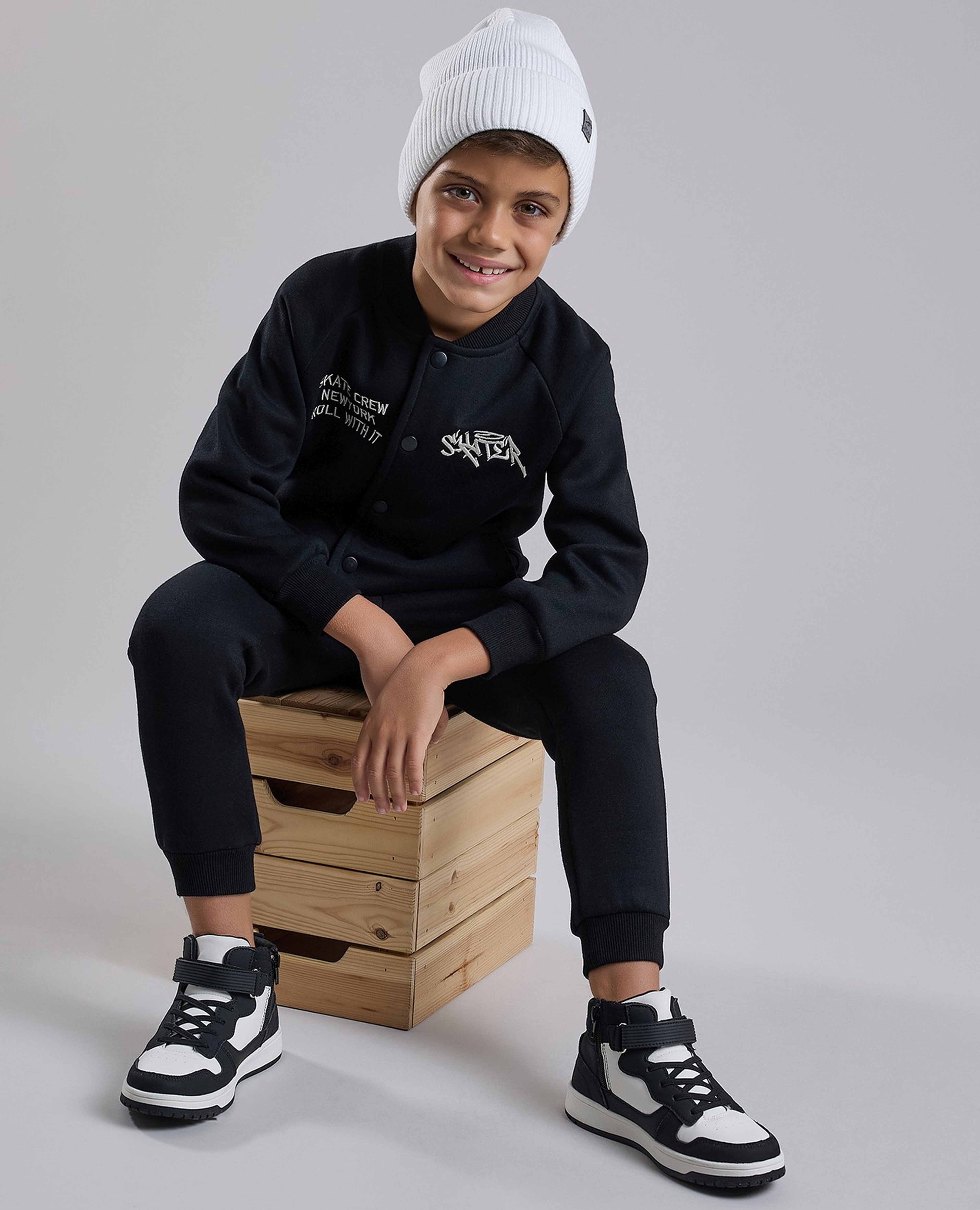 طقم رياضي بهودي وطبعة