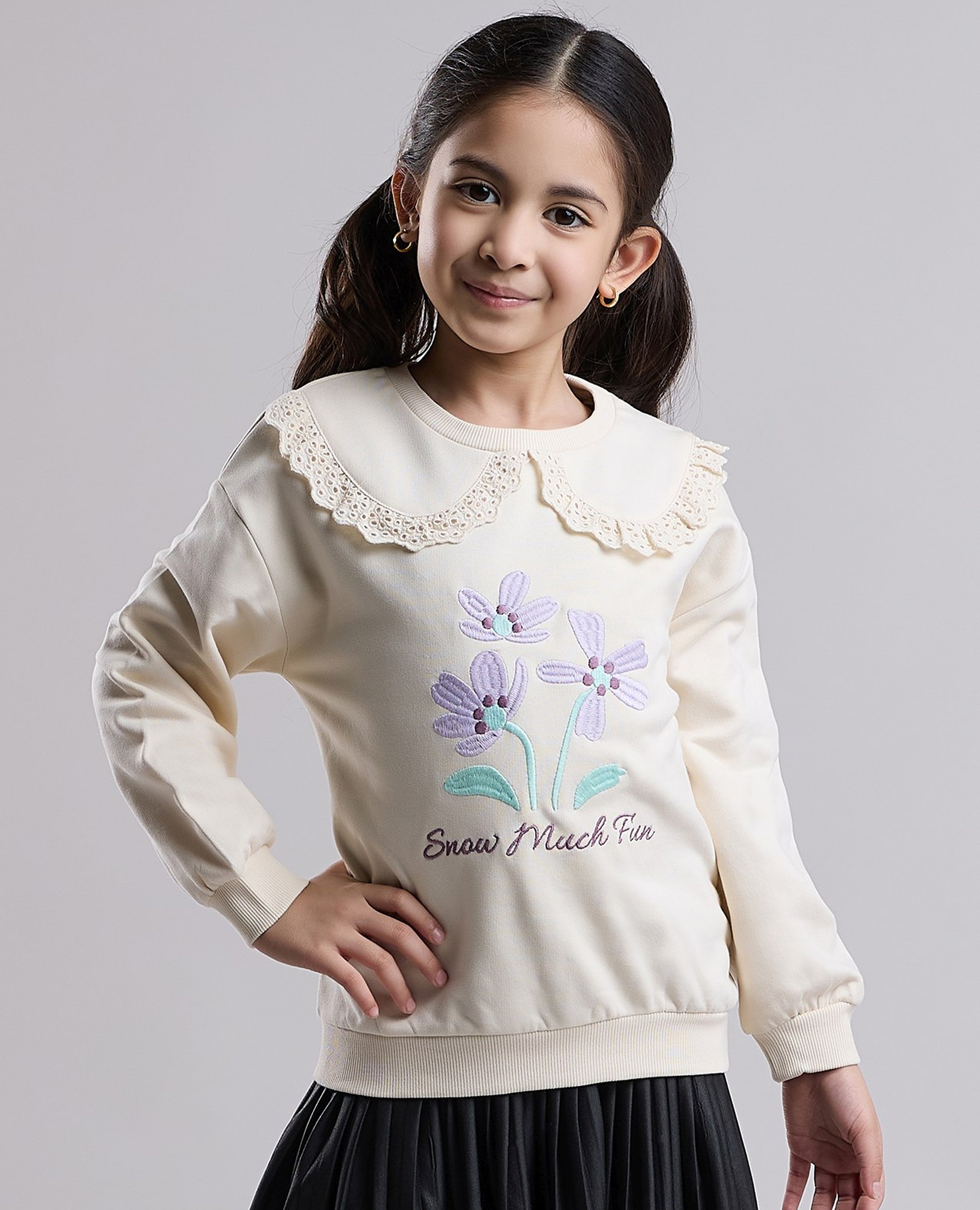 سويتشيرت بياقة بيتر بان وكم طويل وطبعة